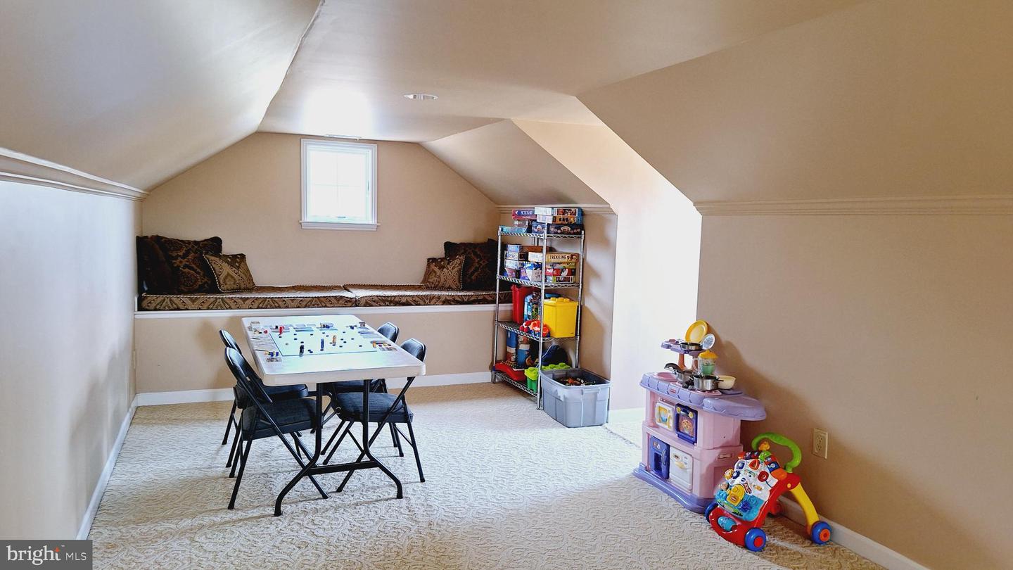 11929 FOLLY LN, LOVETTSVILLE, Virginia 20180, 4 Bedrooms Bedrooms, 14 Rooms Rooms,2 BathroomsBathrooms,Residential,For sale,11929 FOLLY LN,VALO2108946 MLS # VALO2108946