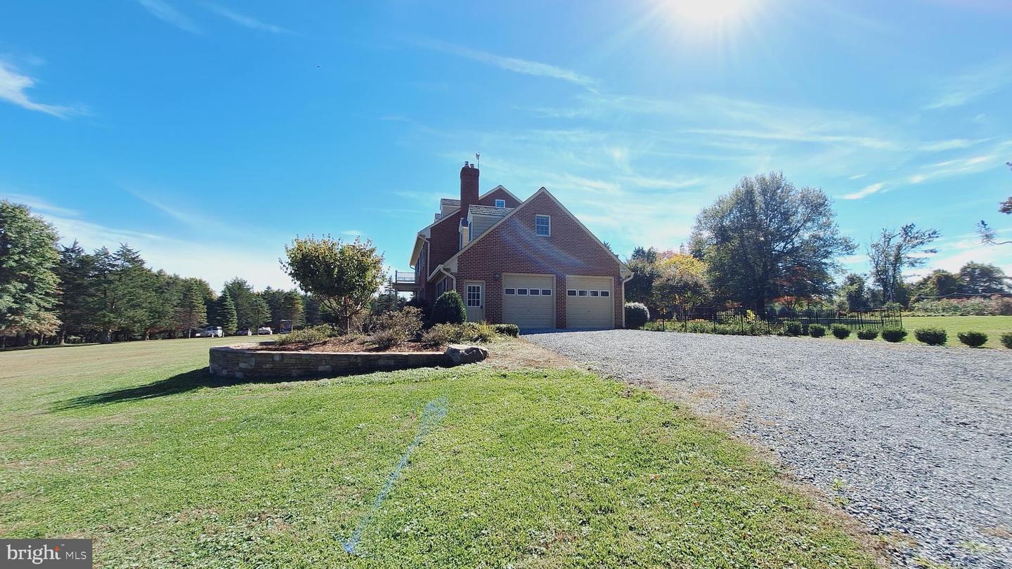 11929 FOLLY LN, LOVETTSVILLE, Virginia 20180, 4 Bedrooms Bedrooms, 14 Rooms Rooms,2 BathroomsBathrooms,Residential,For sale,11929 FOLLY LN,VALO2108946 MLS # VALO2108946