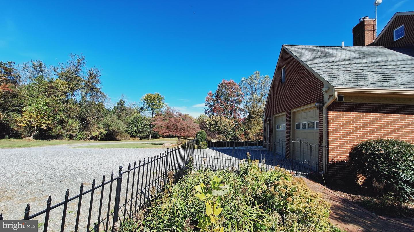 11929 FOLLY LN, LOVETTSVILLE, Virginia 20180, 4 Bedrooms Bedrooms, 14 Rooms Rooms,2 BathroomsBathrooms,Residential,For sale,11929 FOLLY LN,VALO2108946 MLS # VALO2108946