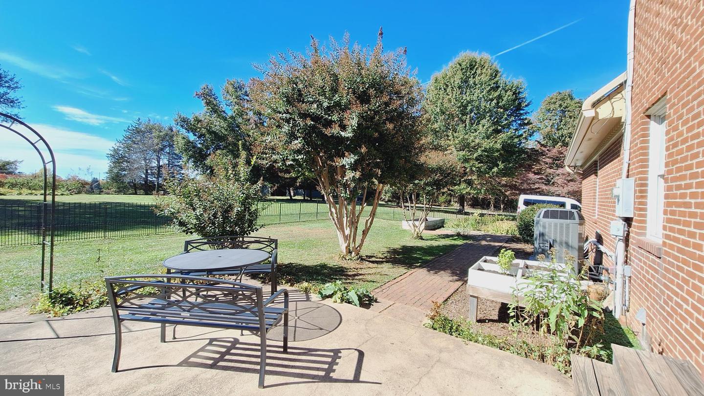 11929 FOLLY LN, LOVETTSVILLE, Virginia 20180, 4 Bedrooms Bedrooms, 14 Rooms Rooms,2 BathroomsBathrooms,Residential,For sale,11929 FOLLY LN,VALO2108946 MLS # VALO2108946