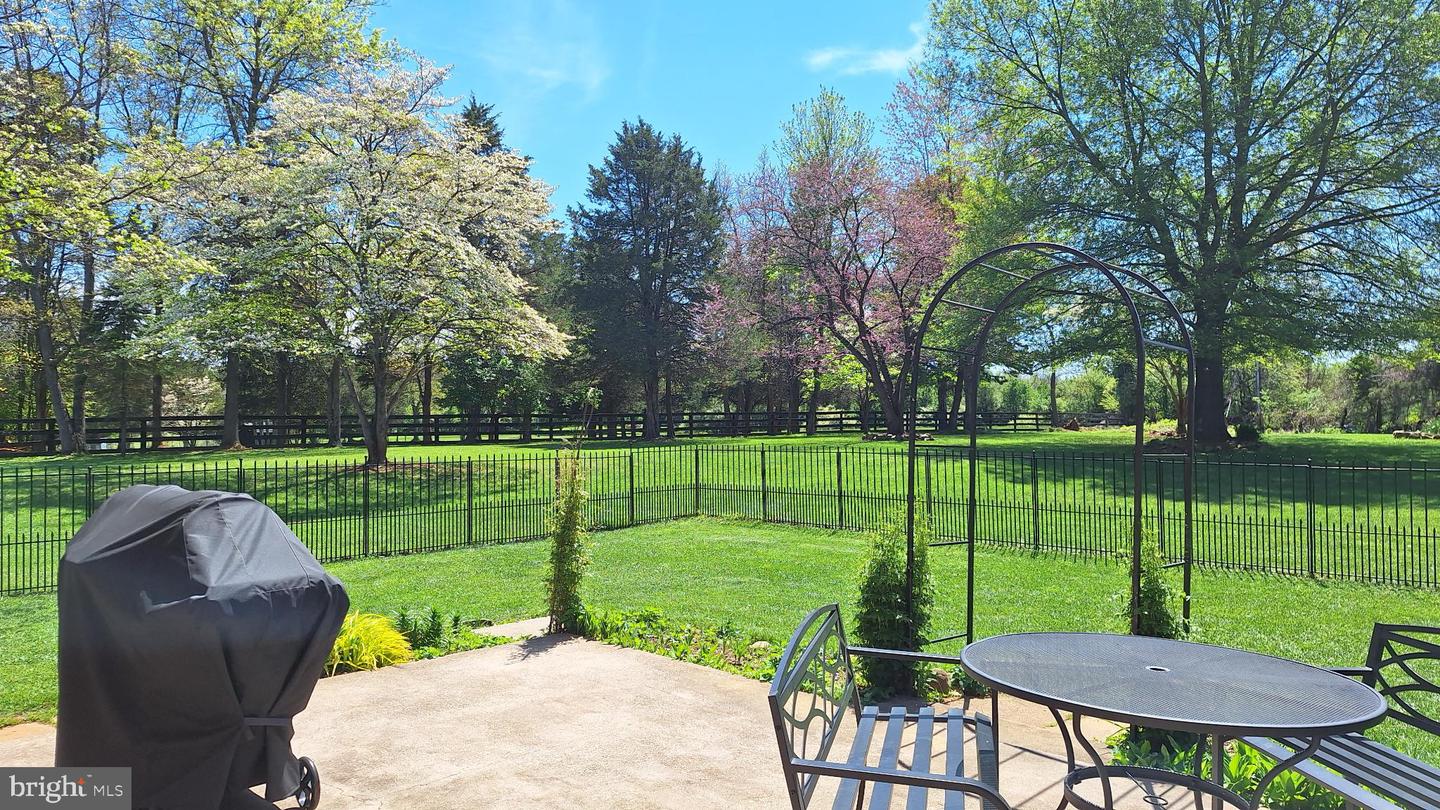 11929 FOLLY LN, LOVETTSVILLE, Virginia 20180, 4 Bedrooms Bedrooms, 14 Rooms Rooms,2 BathroomsBathrooms,Residential,For sale,11929 FOLLY LN,VALO2108946 MLS # VALO2108946