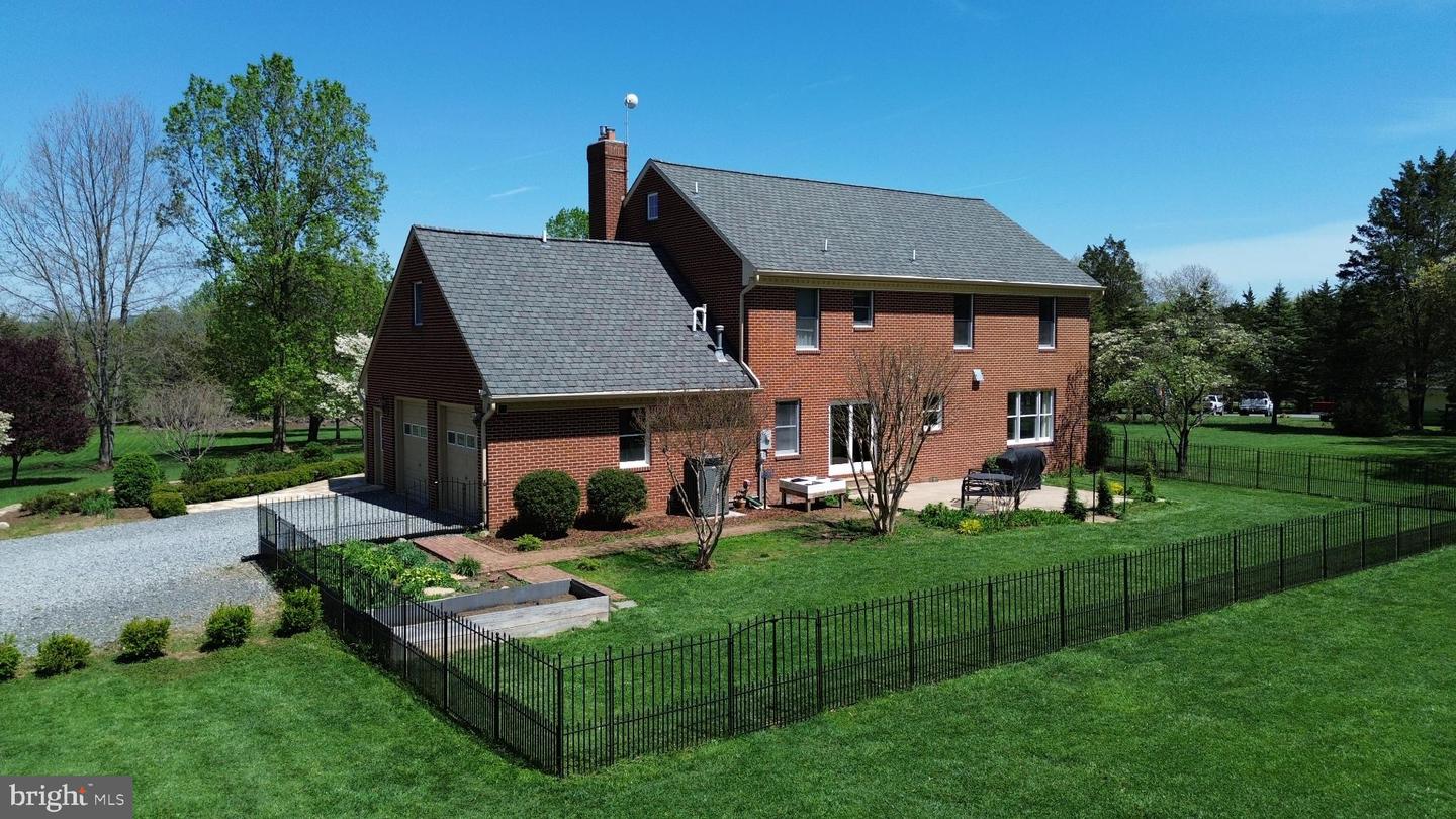 11929 FOLLY LN, LOVETTSVILLE, Virginia 20180, 4 Bedrooms Bedrooms, 14 Rooms Rooms,2 BathroomsBathrooms,Residential,For sale,11929 FOLLY LN,VALO2108946 MLS # VALO2108946