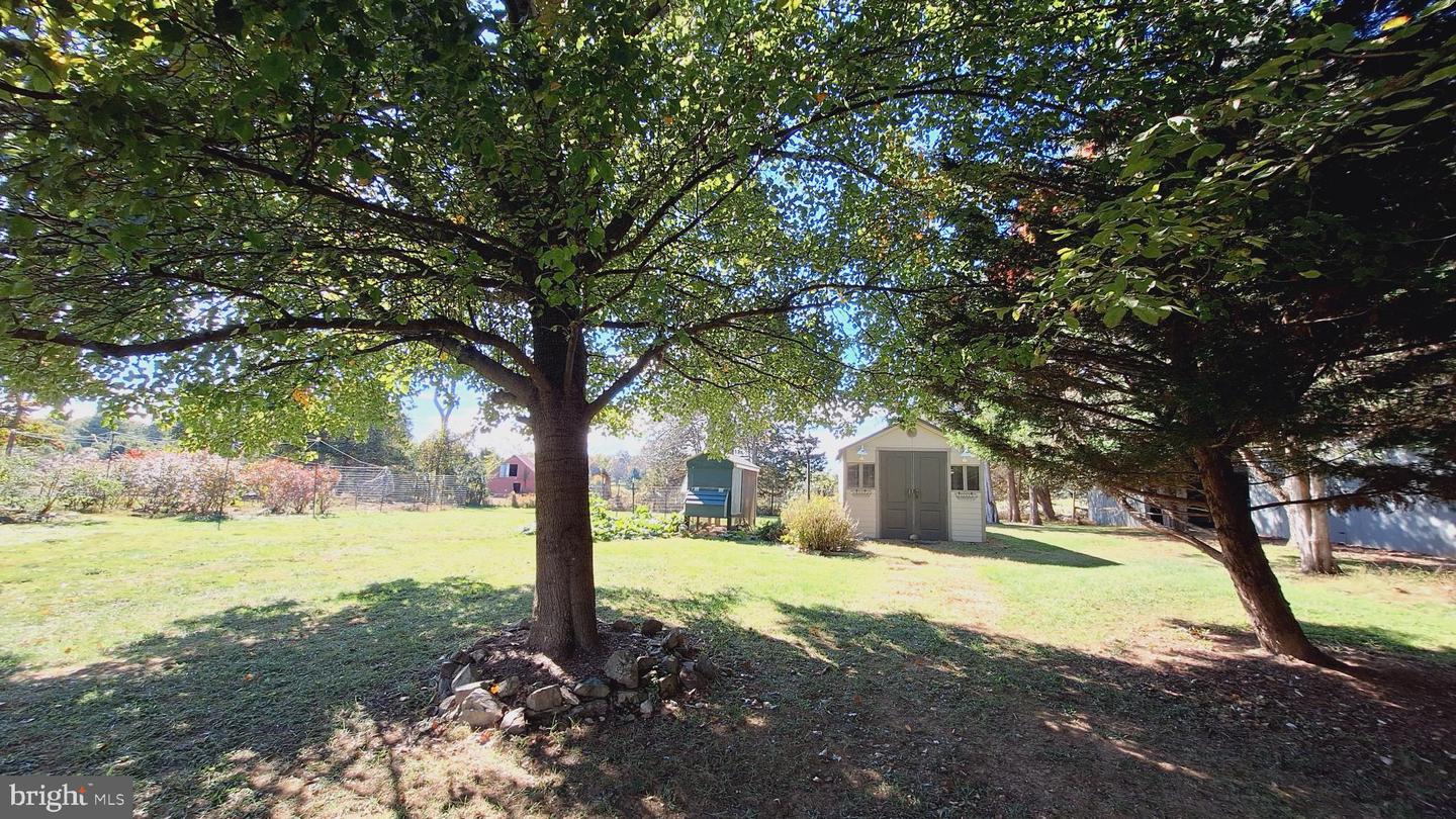 11929 FOLLY LN, LOVETTSVILLE, Virginia 20180, 4 Bedrooms Bedrooms, 14 Rooms Rooms,2 BathroomsBathrooms,Residential,For sale,11929 FOLLY LN,VALO2108946 MLS # VALO2108946