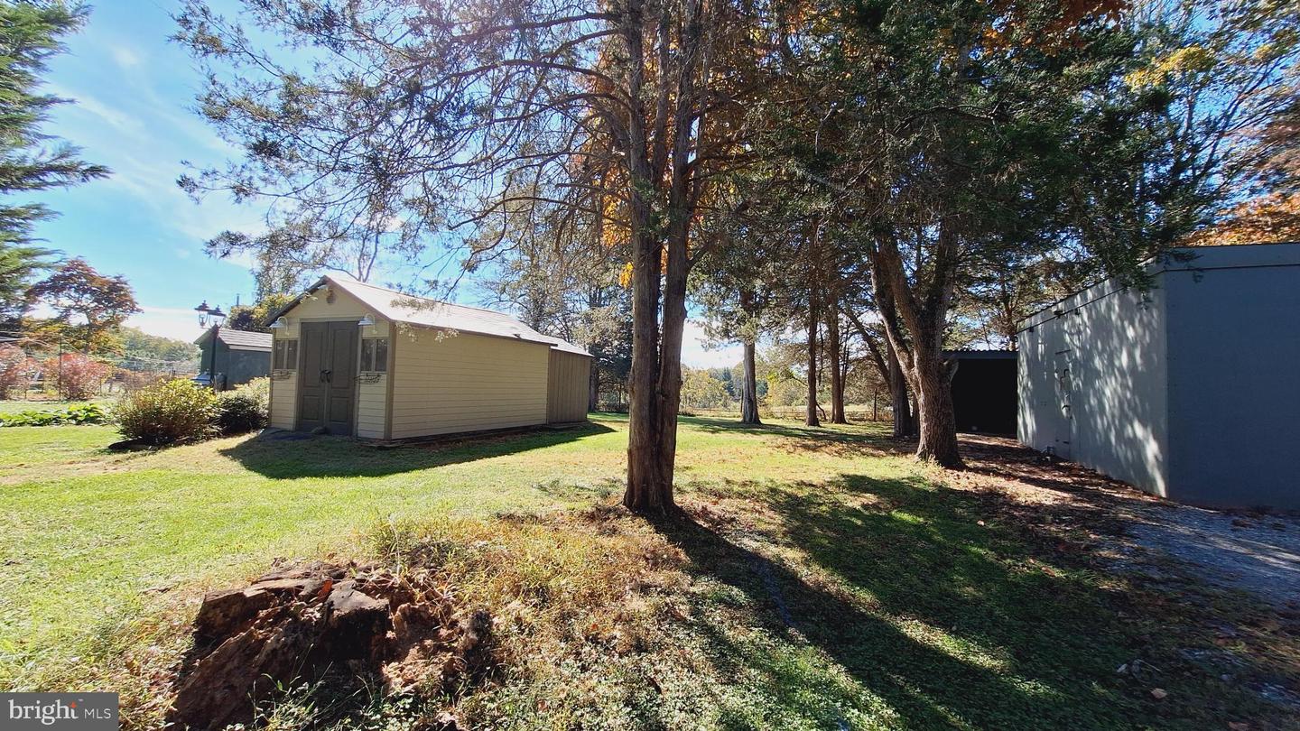 11929 FOLLY LN, LOVETTSVILLE, Virginia 20180, 4 Bedrooms Bedrooms, 14 Rooms Rooms,2 BathroomsBathrooms,Residential,For sale,11929 FOLLY LN,VALO2108946 MLS # VALO2108946