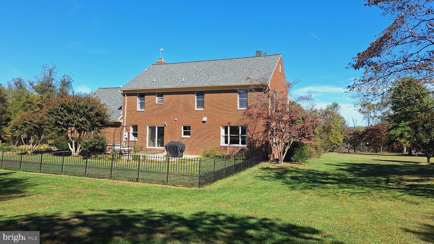 11929 FOLLY LN, LOVETTSVILLE, Virginia 20180, 4 Bedrooms Bedrooms, 14 Rooms Rooms,2 BathroomsBathrooms,Residential,For sale,11929 FOLLY LN,VALO2108946 MLS # VALO2108946