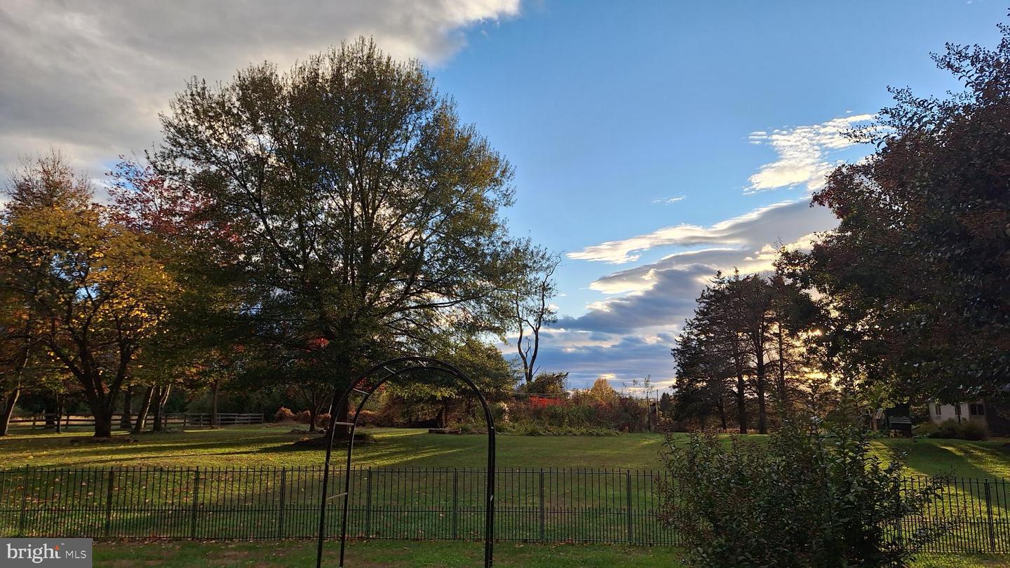 11929 FOLLY LN, LOVETTSVILLE, Virginia 20180, 4 Bedrooms Bedrooms, 14 Rooms Rooms,2 BathroomsBathrooms,Residential,For sale,11929 FOLLY LN,VALO2108946 MLS # VALO2108946