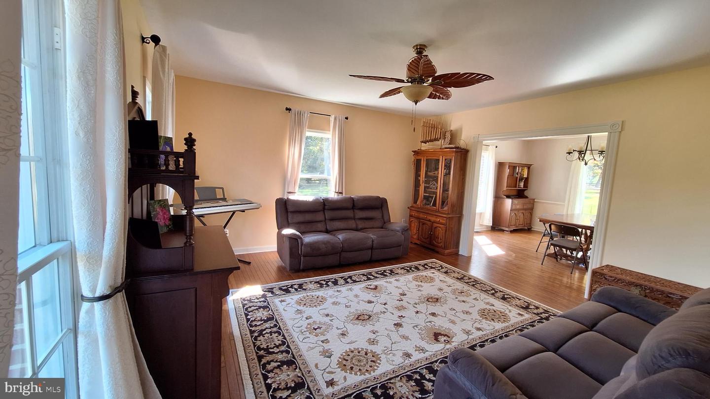 11929 FOLLY LN, LOVETTSVILLE, Virginia 20180, 4 Bedrooms Bedrooms, 14 Rooms Rooms,2 BathroomsBathrooms,Residential,For sale,11929 FOLLY LN,VALO2108946 MLS # VALO2108946