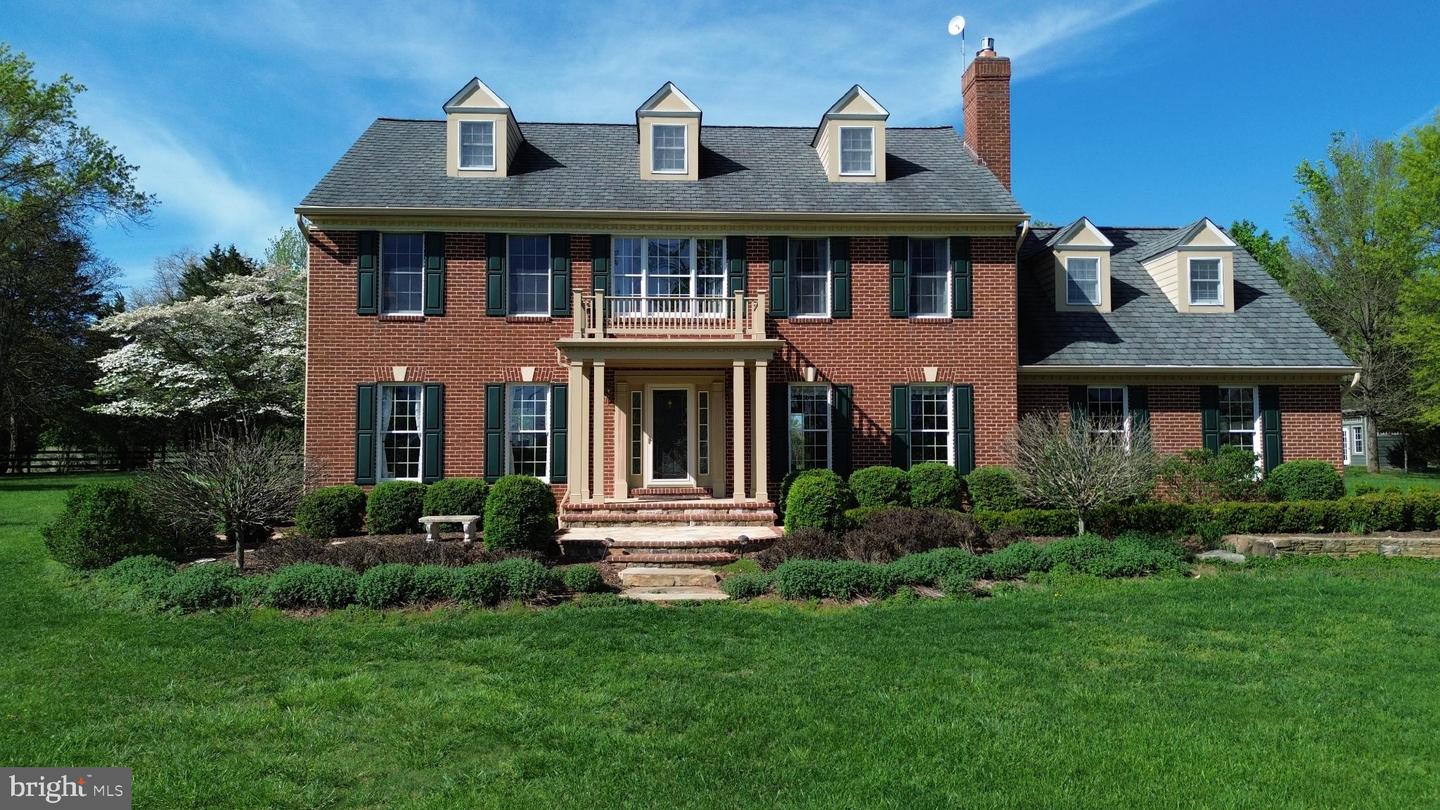 11929 FOLLY LN, LOVETTSVILLE, Virginia 20180, 4 Bedrooms Bedrooms, 14 Rooms Rooms,2 BathroomsBathrooms,Residential,For sale,11929 FOLLY LN,VALO2108946 MLS # VALO2108946