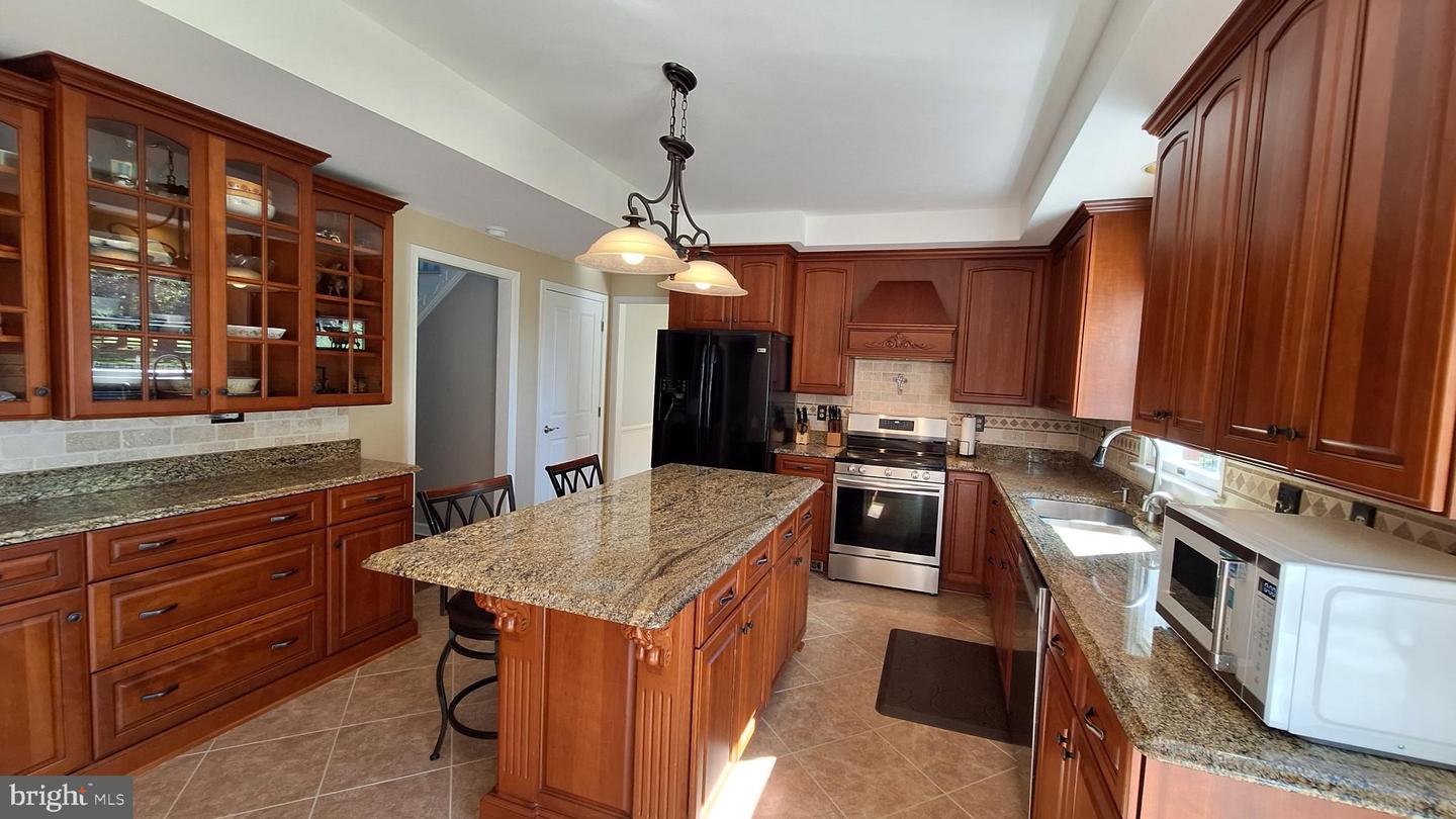 11929 FOLLY LN, LOVETTSVILLE, Virginia 20180, 4 Bedrooms Bedrooms, 14 Rooms Rooms,2 BathroomsBathrooms,Residential,For sale,11929 FOLLY LN,VALO2108946 MLS # VALO2108946