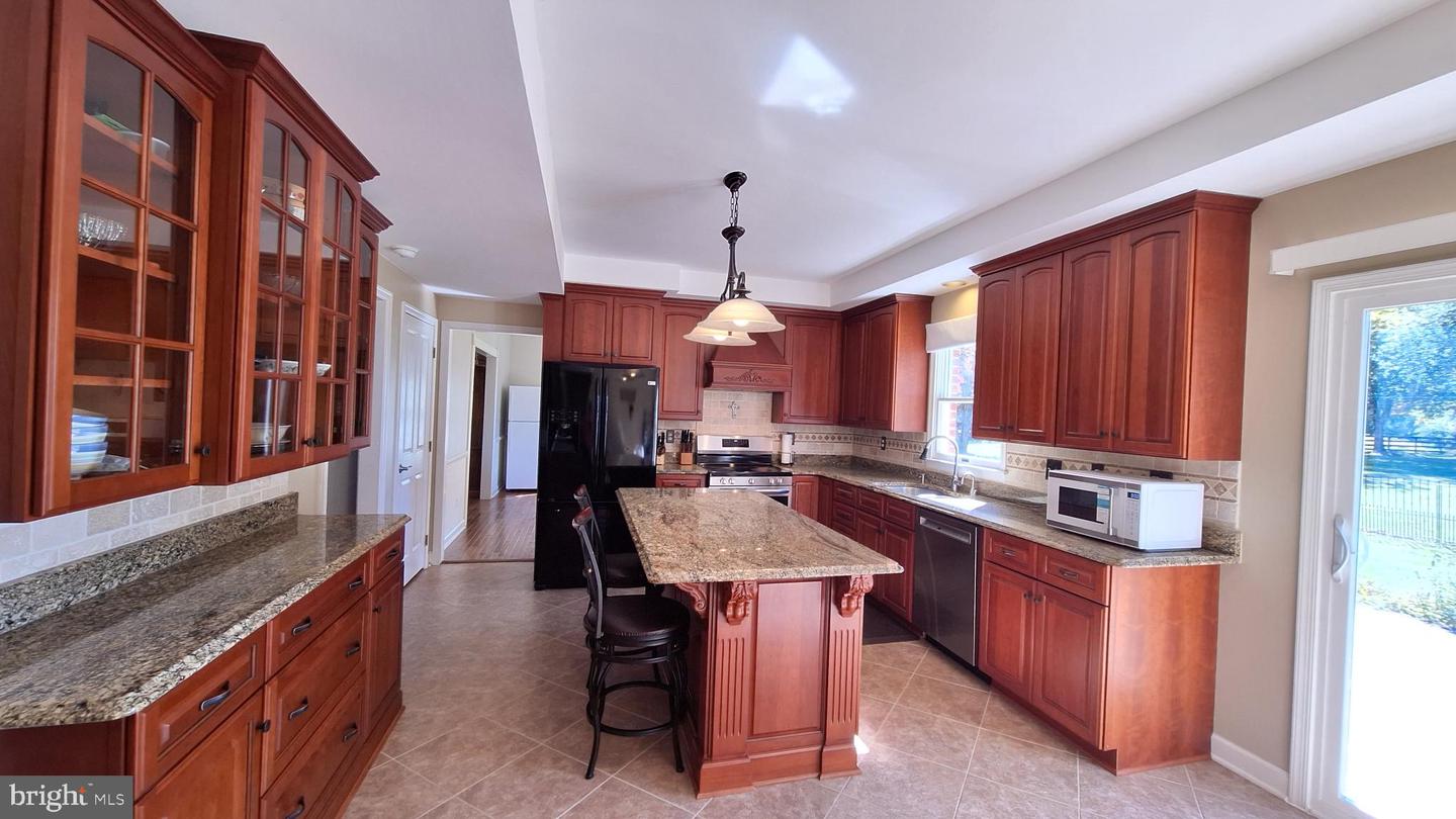 11929 FOLLY LN, LOVETTSVILLE, Virginia 20180, 4 Bedrooms Bedrooms, 14 Rooms Rooms,2 BathroomsBathrooms,Residential,For sale,11929 FOLLY LN,VALO2108946 MLS # VALO2108946