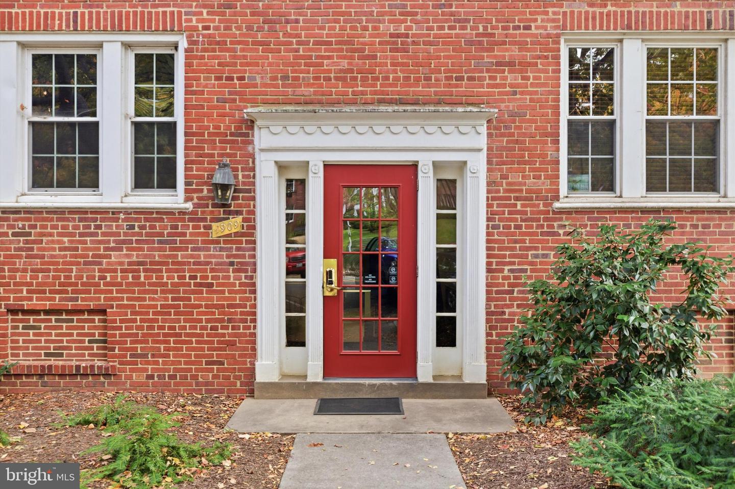 1909 N RHODES ST #25, ARLINGTON, Virginia 22201, ,1 BathroomBathrooms,Residential,For sale,1909 N RHODES ST #25,VAAR2065016 MLS # VAAR2065016 1909 N RHODES ST #25, ARLINGTON, Virginia 22201, ,1 BathroomBathrooms,Residential,For sale,1909 N RHODES ST #25,VAAR2065016 MLS # VAAR2065016