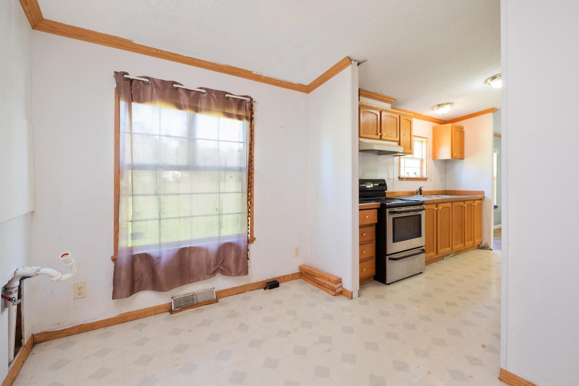 903 E MAIN ST, WAYNESBORO, Virginia 22980, ,Commercial,903 E MAIN ST,669673 MLS # 669673