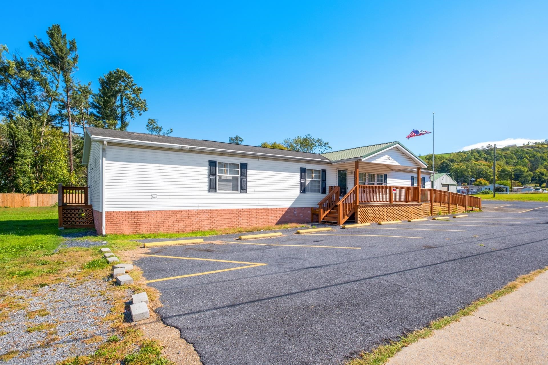 903 E MAIN ST, WAYNESBORO, Virginia 22980, ,Commercial,903 E MAIN ST,669673 MLS # 669673