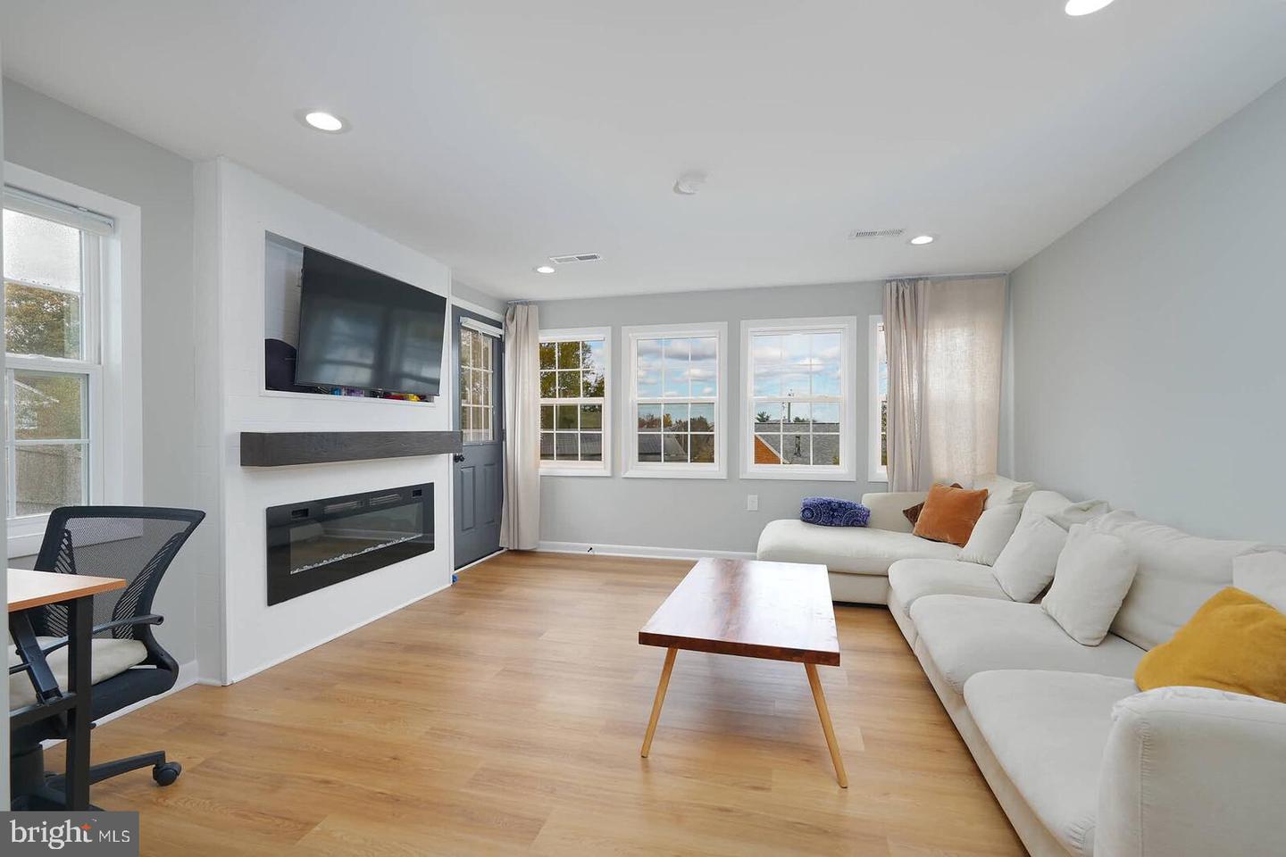 2425 SKYLAND PL SE, WASHINGTON, District Of Columbia 20020, 4 Bedrooms Bedrooms, 9 Rooms Rooms,2 BathroomsBathrooms,Residential,For sale,2425 SKYLAND PL SE,DCDC2227734 MLS # DCDC2227734