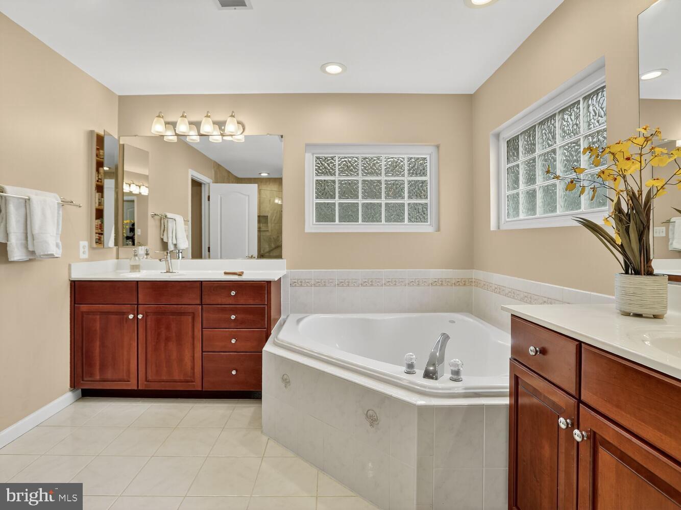 10702 SIMPSON MEWS LN, FAIRFAX, Virginia 22030, 5 Bedrooms Bedrooms, ,4 BathroomsBathrooms,Residential,For sale,10702 SIMPSON MEWS LN,VAFC2007216 MLS # VAFC2007216