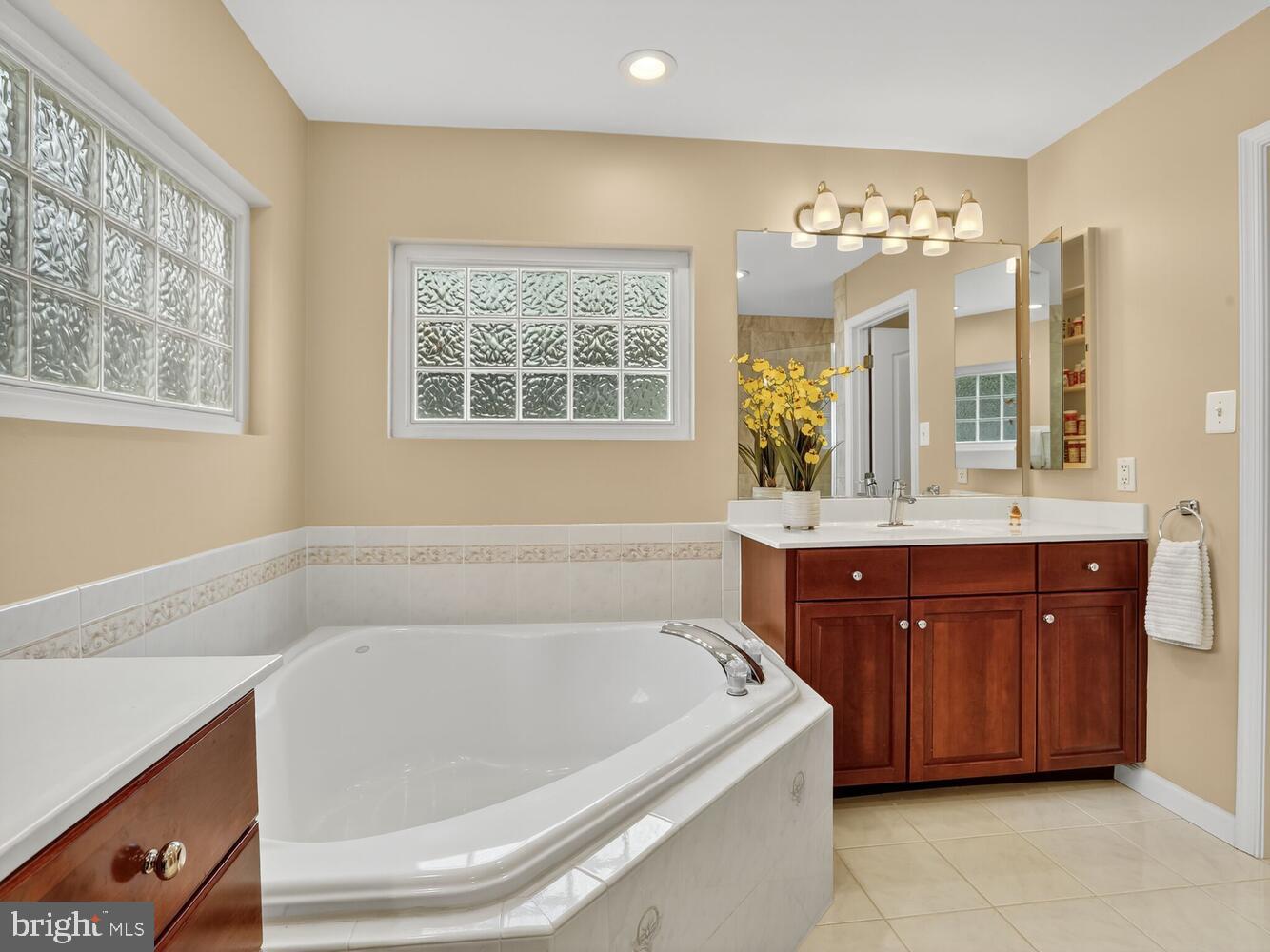 10702 SIMPSON MEWS LN, FAIRFAX, Virginia 22030, 5 Bedrooms Bedrooms, ,4 BathroomsBathrooms,Residential,For sale,10702 SIMPSON MEWS LN,VAFC2007216 MLS # VAFC2007216