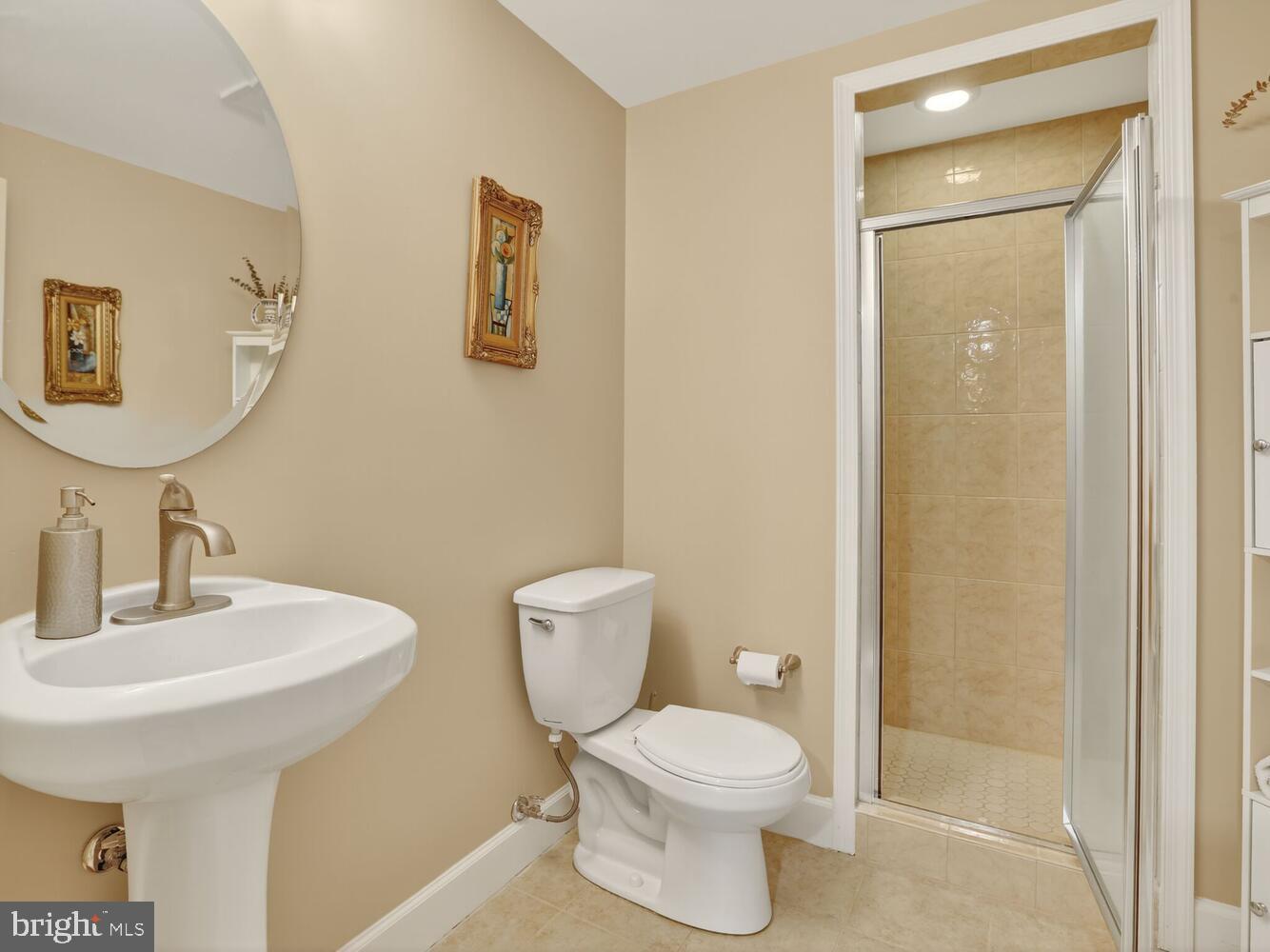 10702 SIMPSON MEWS LN, FAIRFAX, Virginia 22030, 5 Bedrooms Bedrooms, ,4 BathroomsBathrooms,Residential,For sale,10702 SIMPSON MEWS LN,VAFC2007216 MLS # VAFC2007216