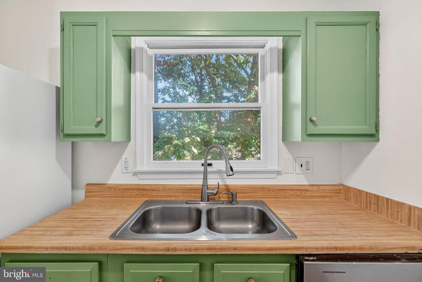 5 CRESTVIEW DR, FRONT ROYAL, Virginia 22630, 3 Bedrooms Bedrooms, 5 Rooms Rooms,2 BathroomsBathrooms,Residential,For sale,5 CRESTVIEW DR,VAWR2012674 MLS # VAWR2012674