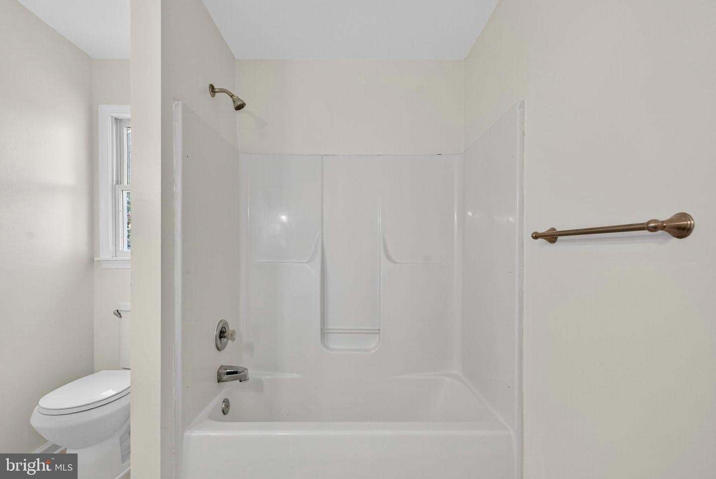 5 CRESTVIEW DR, FRONT ROYAL, Virginia 22630, 3 Bedrooms Bedrooms, 5 Rooms Rooms,2 BathroomsBathrooms,Residential,For sale,5 CRESTVIEW DR,VAWR2012674 MLS # VAWR2012674