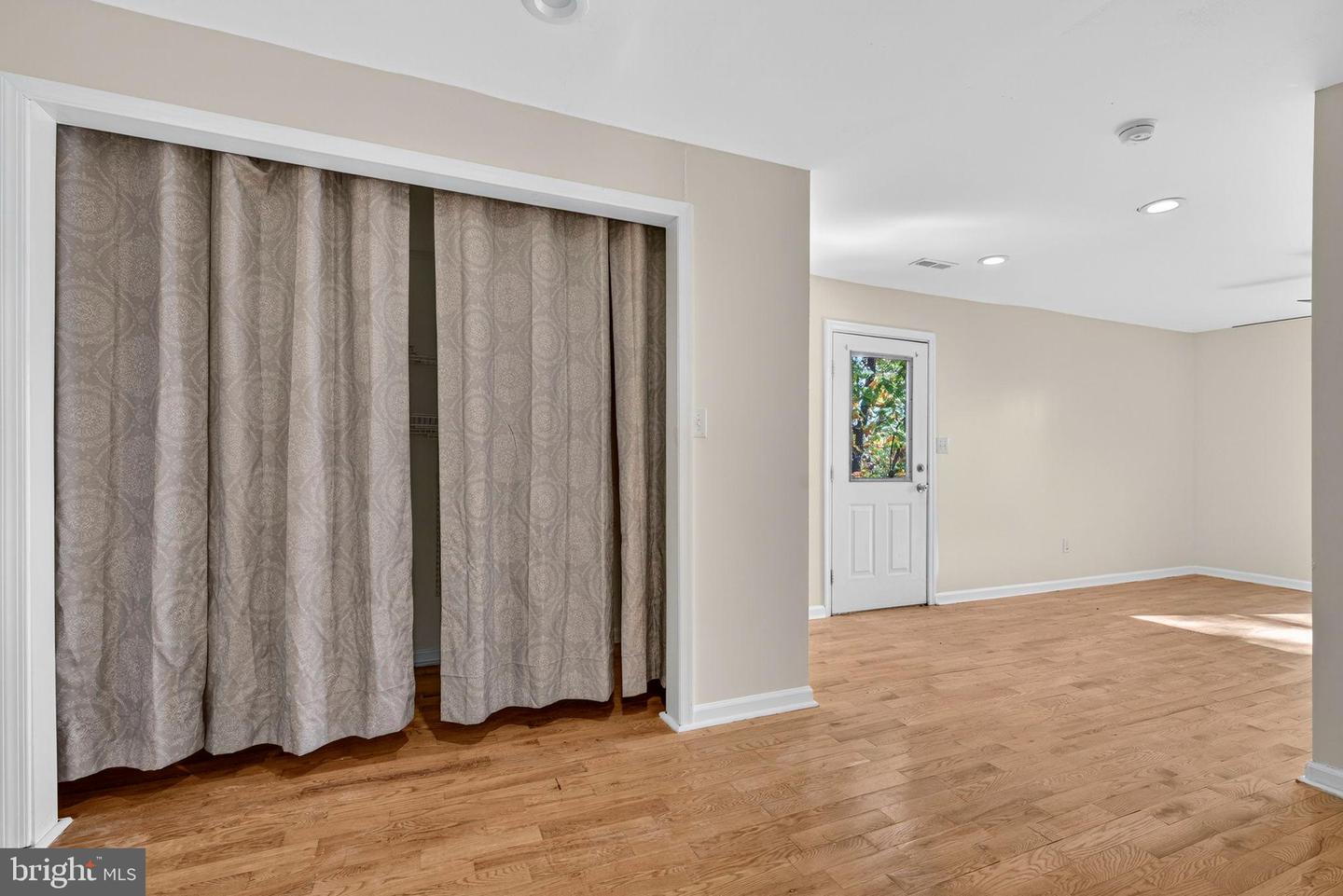 5 CRESTVIEW DR, FRONT ROYAL, Virginia 22630, 3 Bedrooms Bedrooms, 5 Rooms Rooms,2 BathroomsBathrooms,Residential,For sale,5 CRESTVIEW DR,VAWR2012674 MLS # VAWR2012674