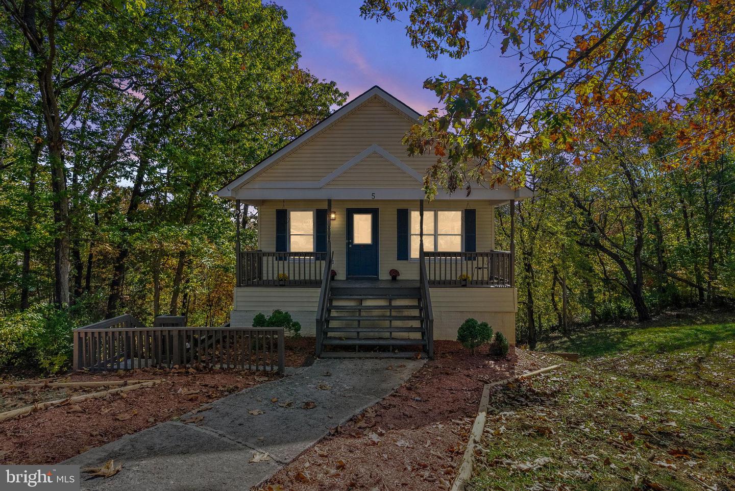 5 CRESTVIEW DR, FRONT ROYAL, Virginia 22630, 3 Bedrooms Bedrooms, 5 Rooms Rooms,2 BathroomsBathrooms,Residential,For sale,5 CRESTVIEW DR,VAWR2012674 MLS # VAWR2012674