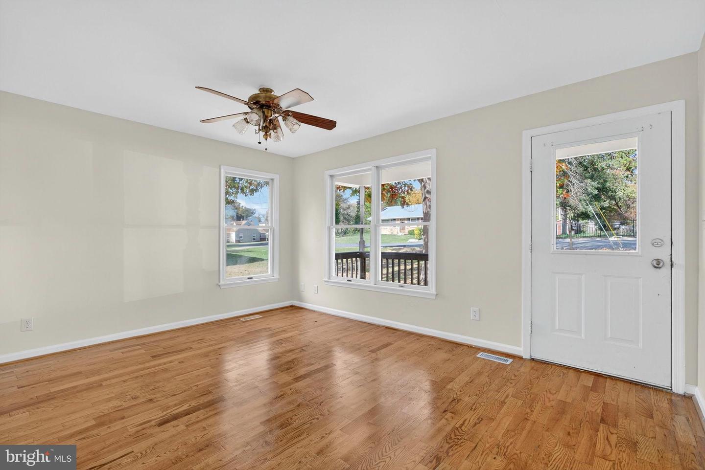 5 CRESTVIEW DR, FRONT ROYAL, Virginia 22630, 3 Bedrooms Bedrooms, 5 Rooms Rooms,2 BathroomsBathrooms,Residential,For sale,5 CRESTVIEW DR,VAWR2012674 MLS # VAWR2012674