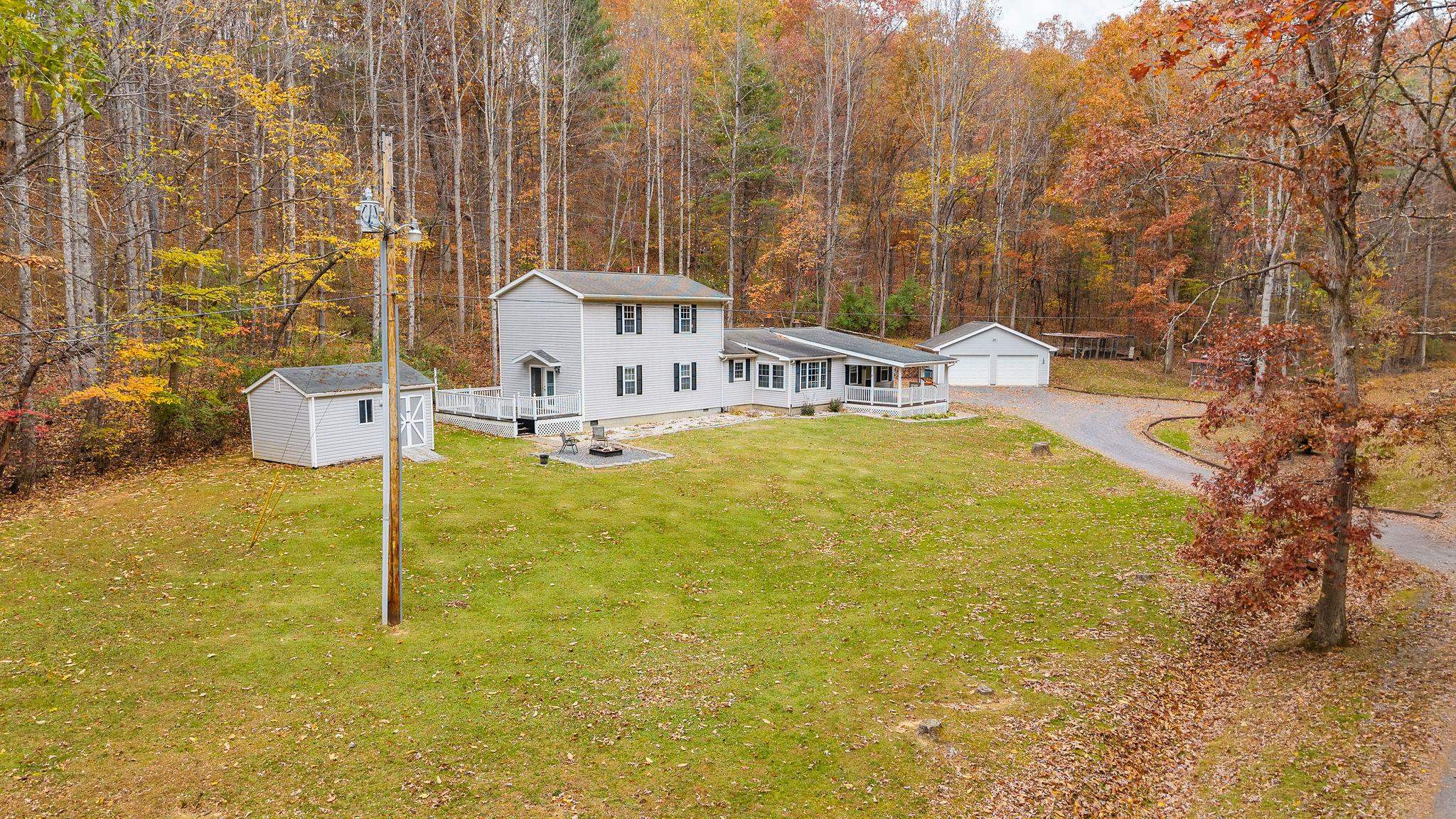 887 BRIGHT HOLLOW RD, DEERFIELD, Virginia 24432, 5 Bedrooms Bedrooms, ,2 BathroomsBathrooms,Residential,Privacy/Location #WINNING,887 BRIGHT HOLLOW RD,670584 MLS # 670584 887 BRIGHT HOLLOW RD, DEERFIELD, Virginia 24432, 5 Bedrooms Bedrooms, ,2 BathroomsBathrooms,Residential,Privacy/Location #WINNING,887 BRIGHT HOLLOW RD,670584 MLS # 670584