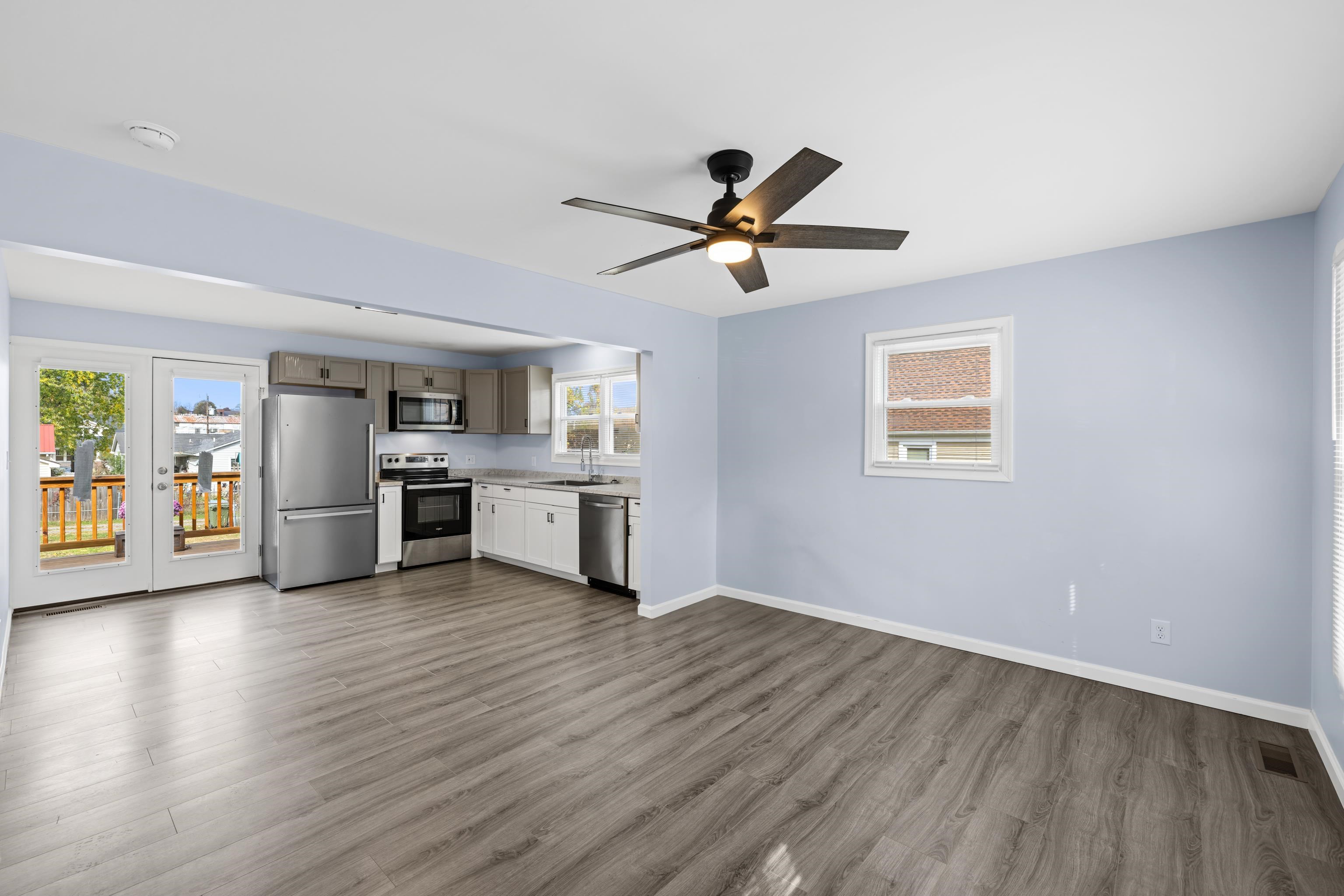 421 N CHARLOTTE AVE, WAYNESBORO, Virginia 22980, 5 Bedrooms Bedrooms, ,4 BathroomsBathrooms,Residential,421 N CHARLOTTE AVE,670593 MLS # 670593