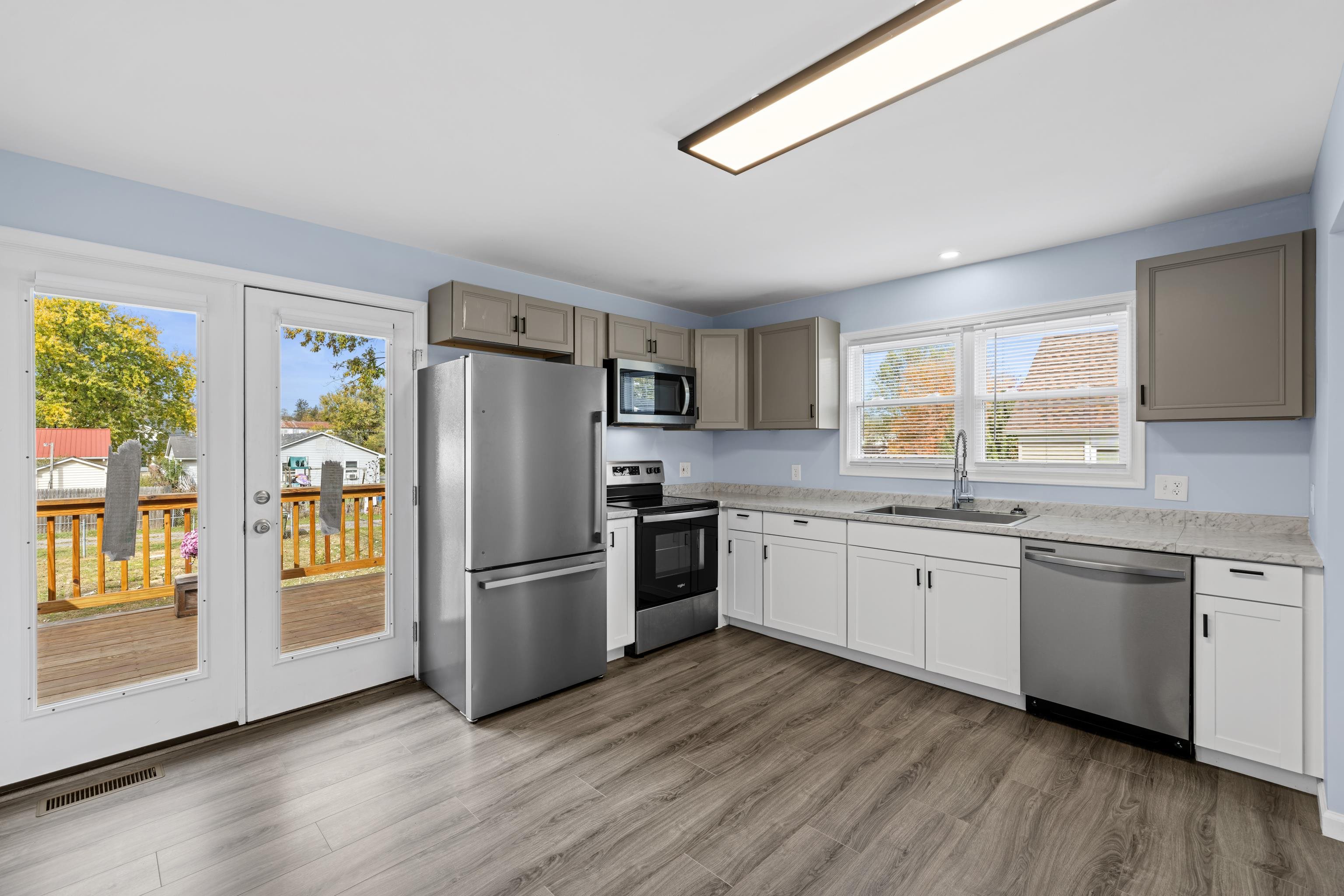 421 N CHARLOTTE AVE, WAYNESBORO, Virginia 22980, 5 Bedrooms Bedrooms, ,4 BathroomsBathrooms,Residential,421 N CHARLOTTE AVE,670593 MLS # 670593