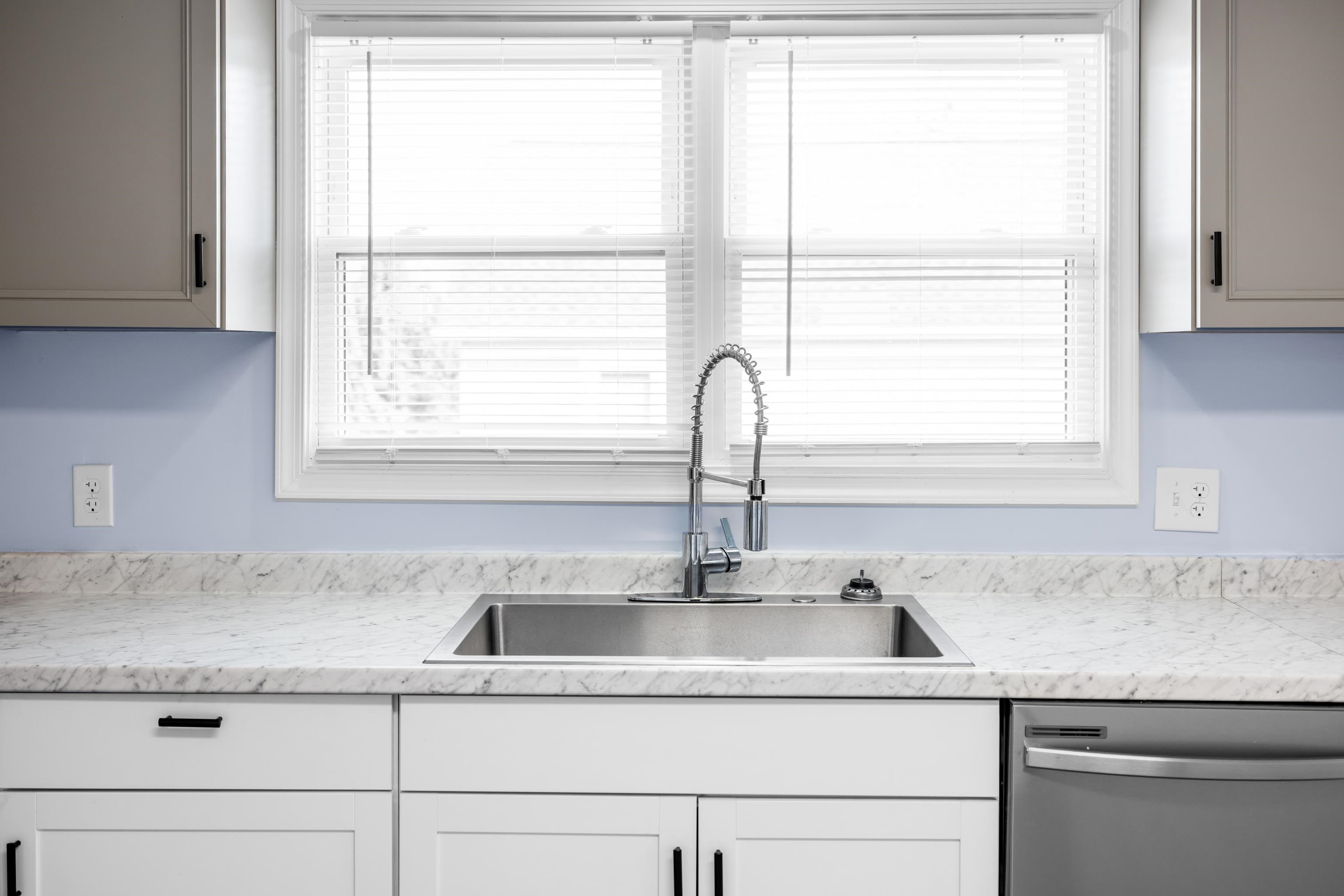 421 N CHARLOTTE AVE, WAYNESBORO, Virginia 22980, 5 Bedrooms Bedrooms, ,4 BathroomsBathrooms,Residential,421 N CHARLOTTE AVE,670593 MLS # 670593