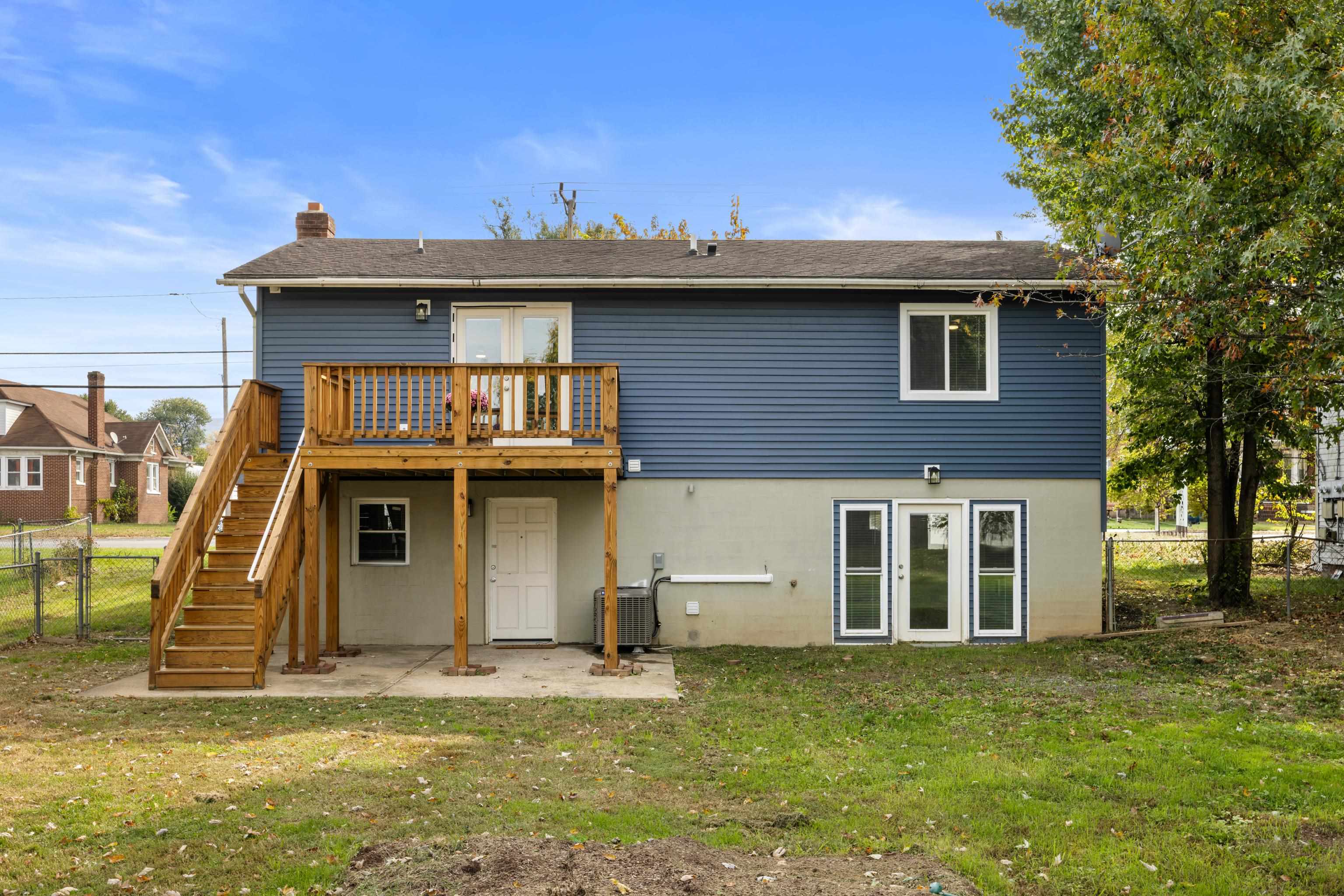 421 N CHARLOTTE AVE, WAYNESBORO, Virginia 22980, 5 Bedrooms Bedrooms, ,4 BathroomsBathrooms,Residential,421 N CHARLOTTE AVE,670593 MLS # 670593