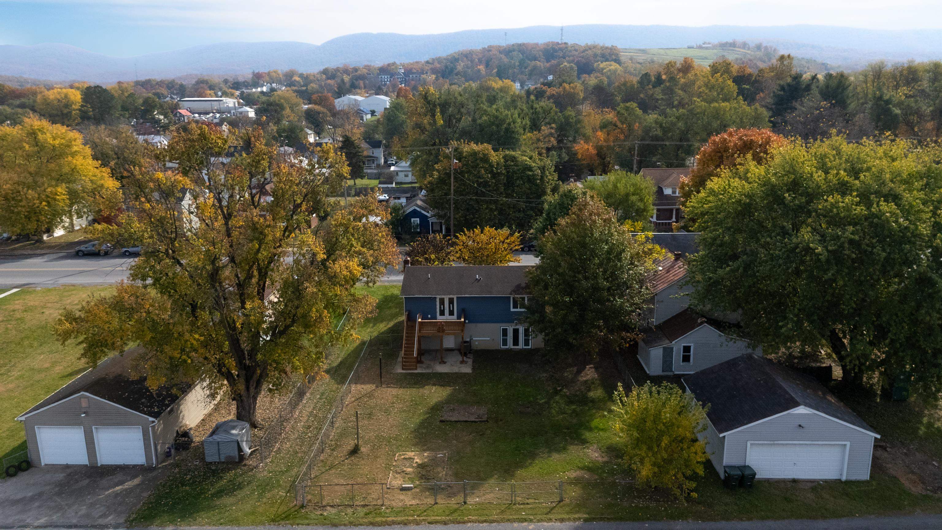 421 N CHARLOTTE AVE, WAYNESBORO, Virginia 22980, 5 Bedrooms Bedrooms, ,4 BathroomsBathrooms,Residential,421 N CHARLOTTE AVE,670593 MLS # 670593