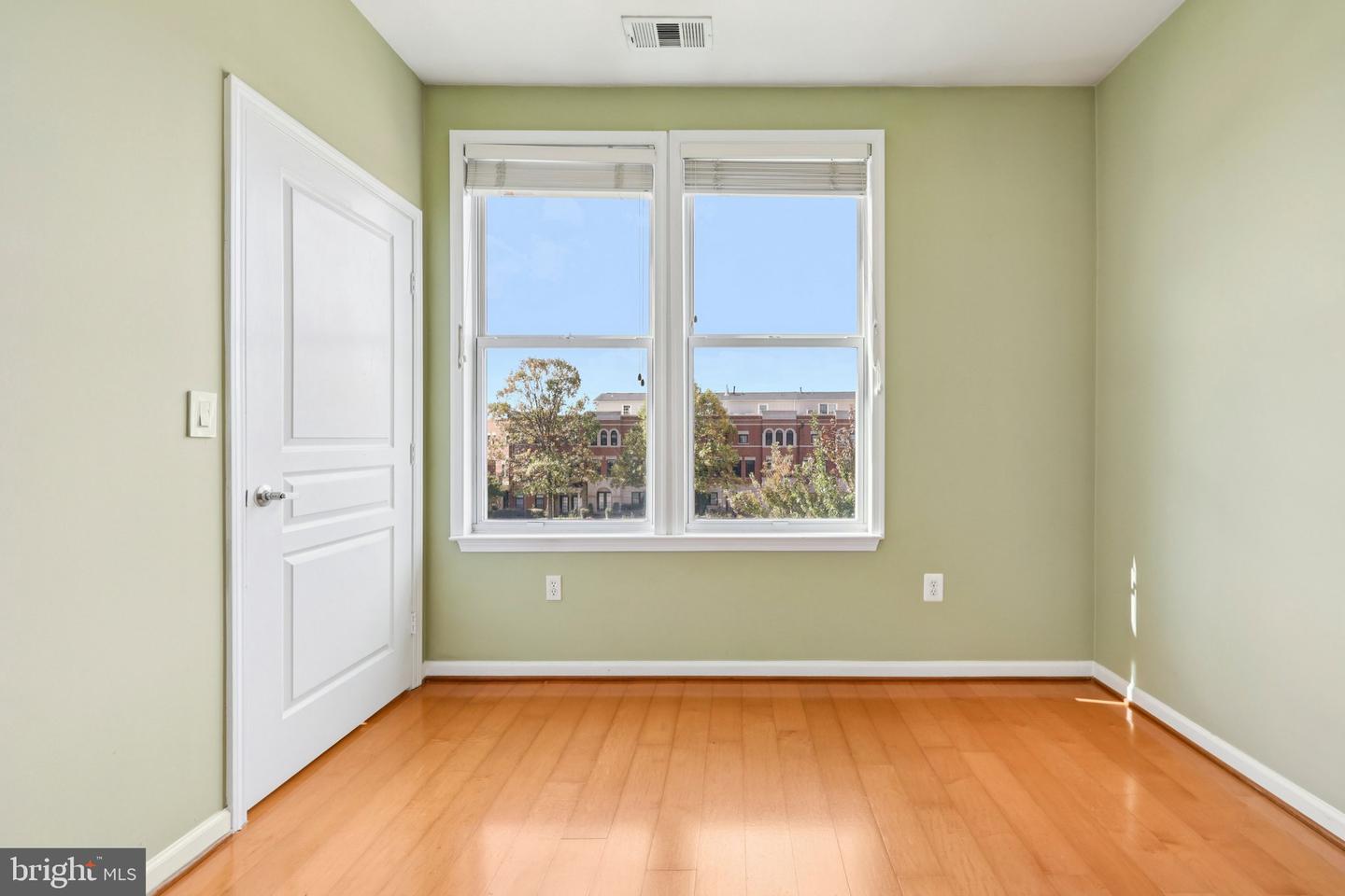 12000 MARKET ST #204, RESTON, Virginia 20190, 2 Bedrooms Bedrooms, ,1 BathroomBathrooms,Residential,For sale,12000 MARKET ST #204,VAFX2265096 MLS # VAFX2265096