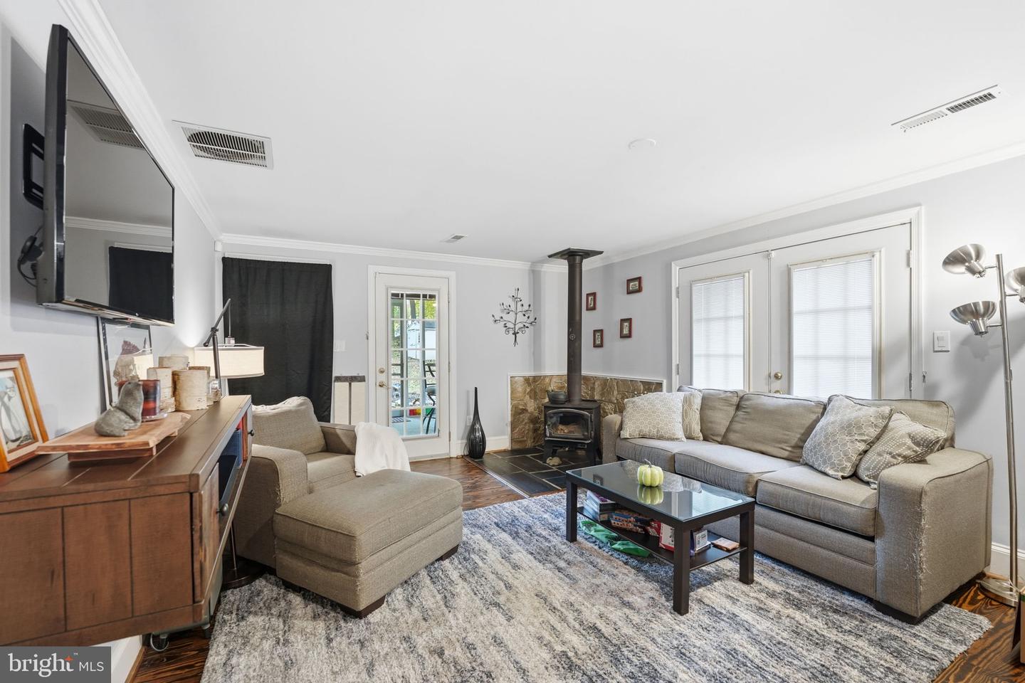 7748 FRANCES DR, ALEXANDRIA, Virginia 22306, 2 Bedrooms Bedrooms, ,2 BathroomsBathrooms,Residential,For sale,7748 FRANCES DR,VAFX2274642 MLS # VAFX2274642