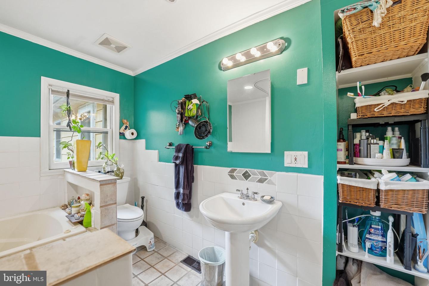 7748 FRANCES DR, ALEXANDRIA, Virginia 22306, 2 Bedrooms Bedrooms, ,2 BathroomsBathrooms,Residential,For sale,7748 FRANCES DR,VAFX2274642 MLS # VAFX2274642