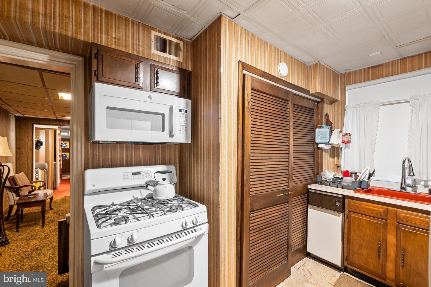 351 11TH ST SE, WASHINGTON, District Of Columbia 20003, 3 Bedrooms Bedrooms, 5 Rooms Rooms,1 BathroomBathrooms,Residential,For sale,351 11TH ST SE,DCDC2227970 MLS # DCDC2227970 351 11TH ST SE, WASHINGTON, District Of Columbia 20003, 3 Bedrooms Bedrooms, 5 Rooms Rooms,1 BathroomBathrooms,Residential,For sale,351 11TH ST SE,DCDC2227970 MLS # DCDC2227970