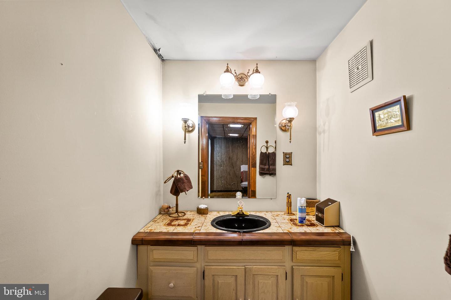 351 11TH ST SE, WASHINGTON, District Of Columbia 20003, 3 Bedrooms Bedrooms, 5 Rooms Rooms,1 BathroomBathrooms,Residential,For sale,351 11TH ST SE,DCDC2227970 MLS # DCDC2227970 351 11TH ST SE, WASHINGTON, District Of Columbia 20003, 3 Bedrooms Bedrooms, 5 Rooms Rooms,1 BathroomBathrooms,Residential,For sale,351 11TH ST SE,DCDC2227970 MLS # DCDC2227970