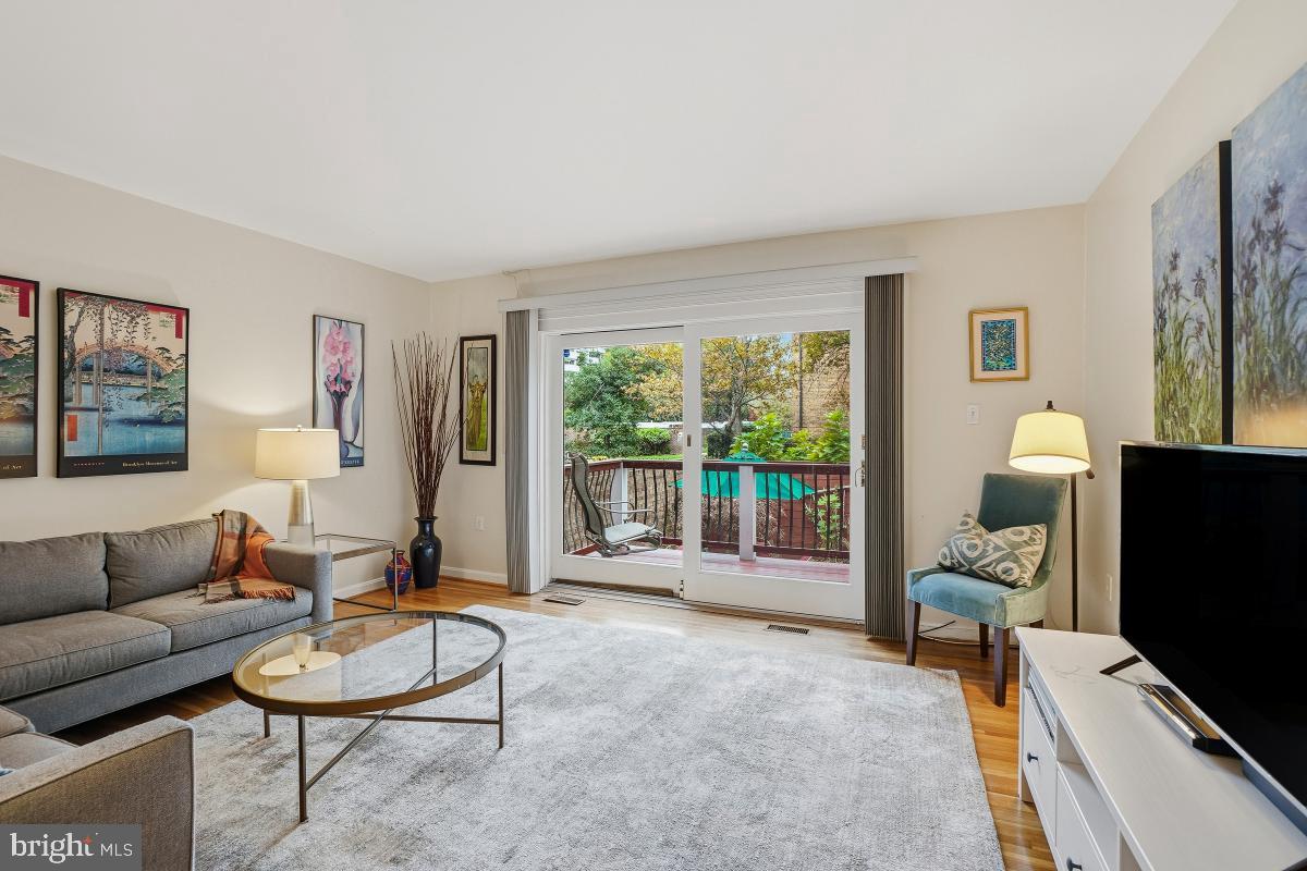 623 I ST SW, WASHINGTON, District Of Columbia 20024, 5 Bedrooms Bedrooms, ,3 BathroomsBathrooms,Residential,For sale,623 I ST SW,DCDC2228328 MLS # DCDC2228328