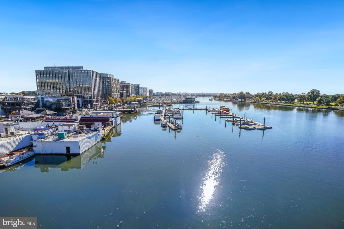 623 I ST SW, WASHINGTON, District Of Columbia 20024, 5 Bedrooms Bedrooms, ,3 BathroomsBathrooms,Residential,For sale,623 I ST SW,DCDC2228328 MLS # DCDC2228328