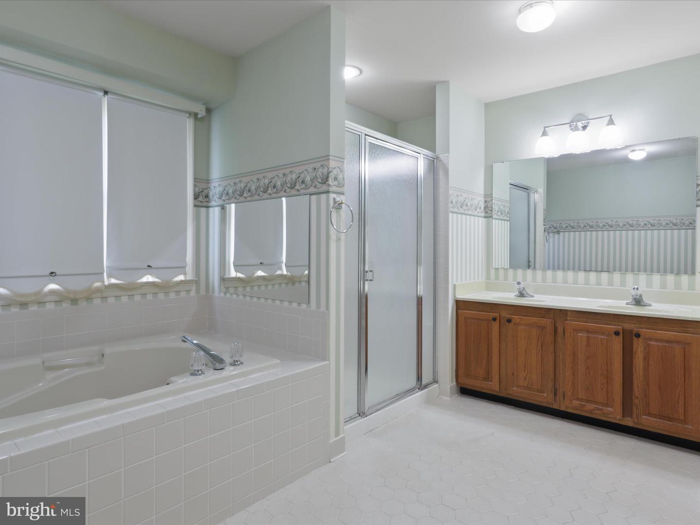 17584 WADELL CT, HAMILTON, Virginia 20158, 4 Bedrooms Bedrooms, ,2 BathroomsBathrooms,Residential,For sale,17584 WADELL CT,VALO2109470 MLS # VALO2109470