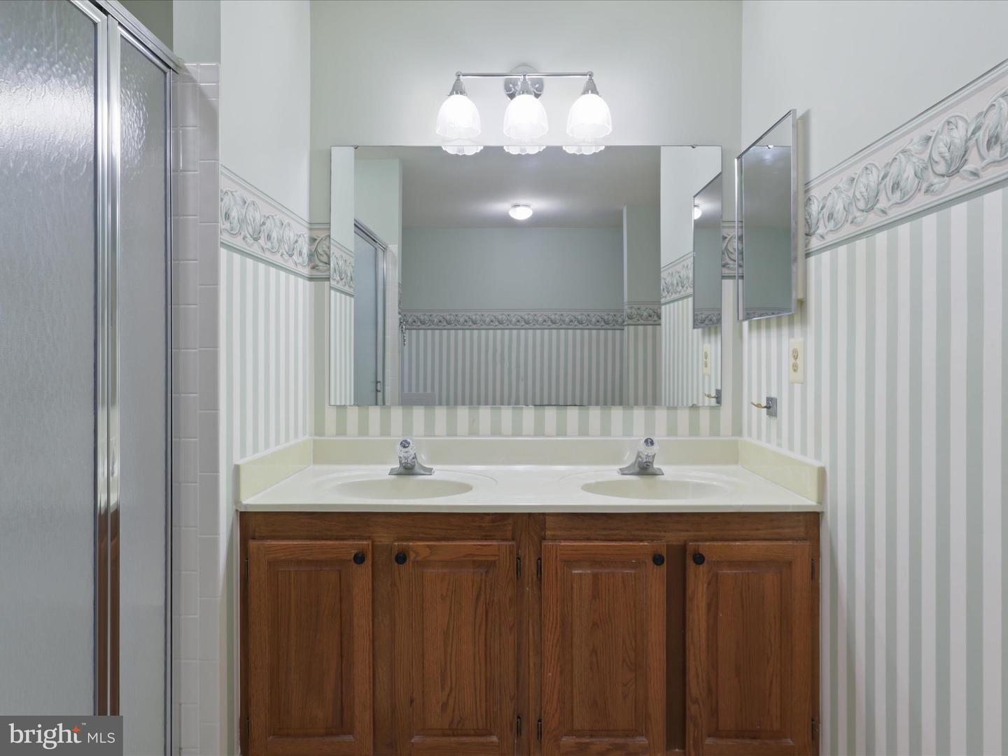 17584 WADELL CT, HAMILTON, Virginia 20158, 4 Bedrooms Bedrooms, ,2 BathroomsBathrooms,Residential,For sale,17584 WADELL CT,VALO2109470 MLS # VALO2109470