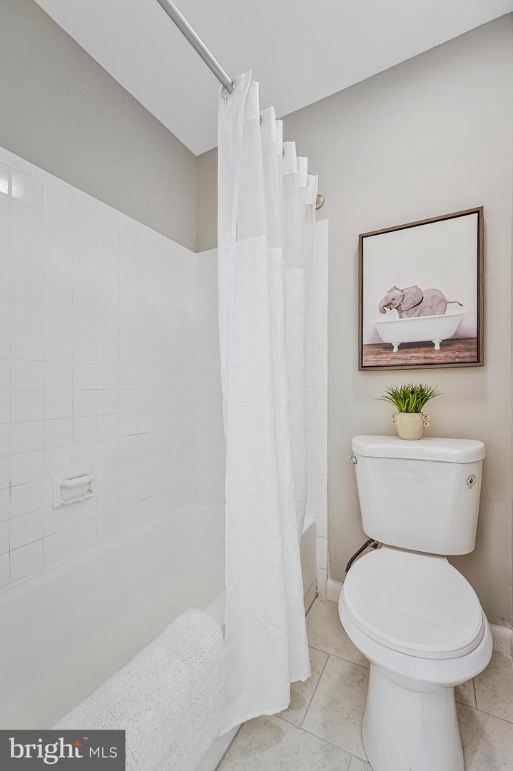 5778-B REXFORD CT #5778B, SPRINGFIELD, Virginia 22152, 2 Bedrooms Bedrooms, ,2 BathroomsBathrooms,Residential,For sale,5778-B REXFORD CT #5778B,VAFX2275790 MLS # VAFX2275790