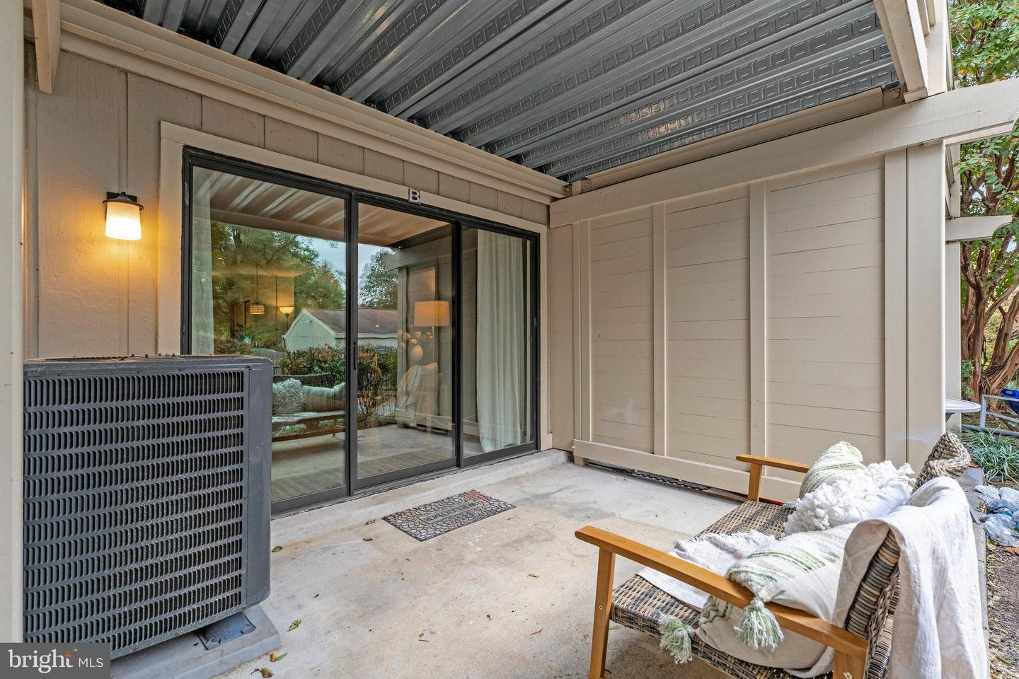 5778-B REXFORD CT #5778B, SPRINGFIELD, Virginia 22152, 2 Bedrooms Bedrooms, ,2 BathroomsBathrooms,Residential,For sale,5778-B REXFORD CT #5778B,VAFX2275790 MLS # VAFX2275790