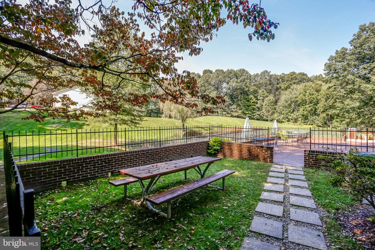 5778-B REXFORD CT #5778B, SPRINGFIELD, Virginia 22152, 2 Bedrooms Bedrooms, ,2 BathroomsBathrooms,Residential,For sale,5778-B REXFORD CT #5778B,VAFX2275790 MLS # VAFX2275790