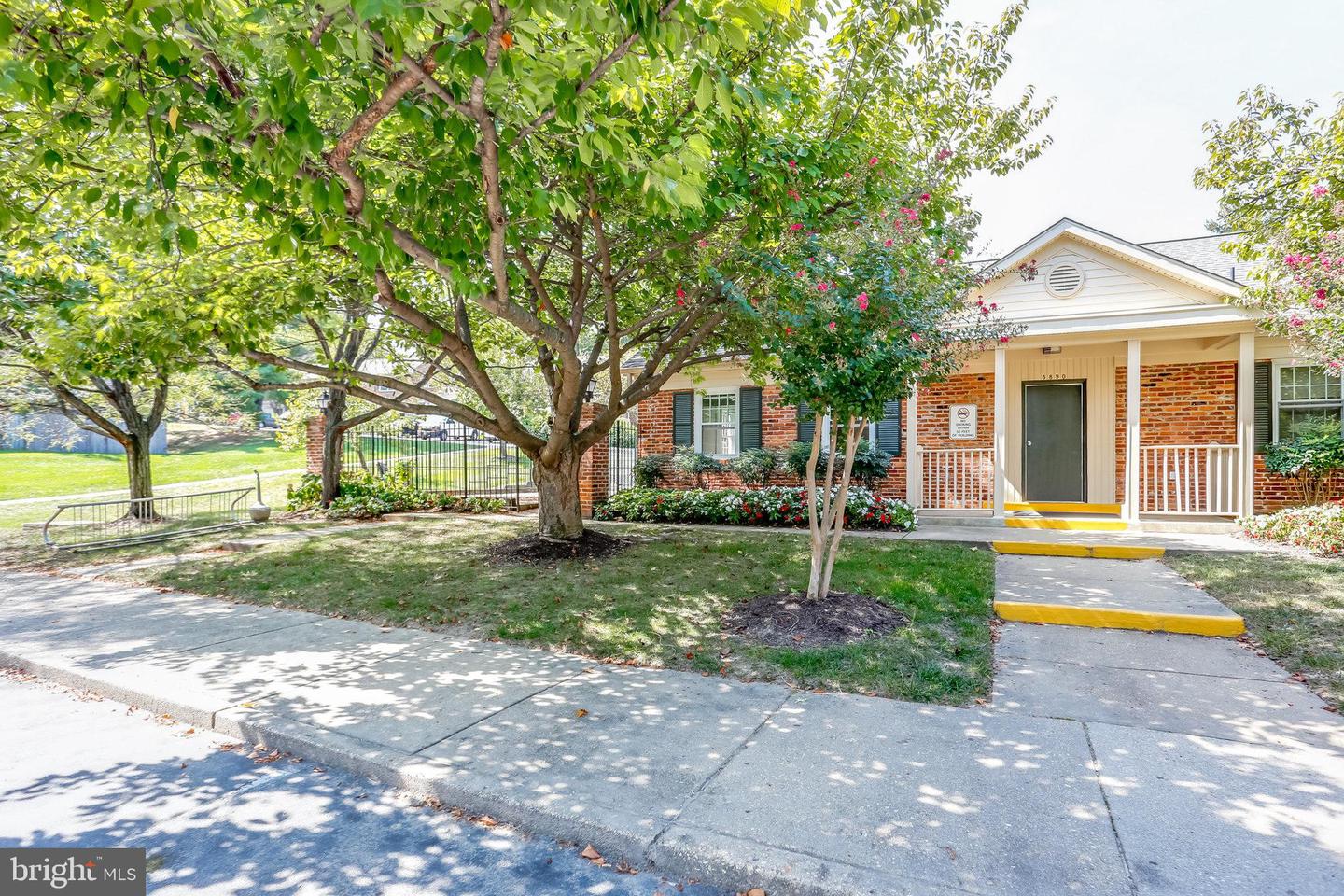 5778-B REXFORD CT #5778B, SPRINGFIELD, Virginia 22152, 2 Bedrooms Bedrooms, ,2 BathroomsBathrooms,Residential,For sale,5778-B REXFORD CT #5778B,VAFX2275790 MLS # VAFX2275790