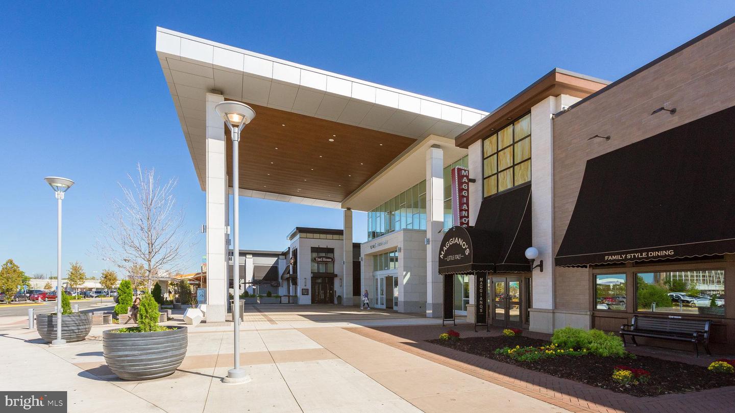 5778-B REXFORD CT #5778B, SPRINGFIELD, Virginia 22152, 2 Bedrooms Bedrooms, ,2 BathroomsBathrooms,Residential,For sale,5778-B REXFORD CT #5778B,VAFX2275790 MLS # VAFX2275790