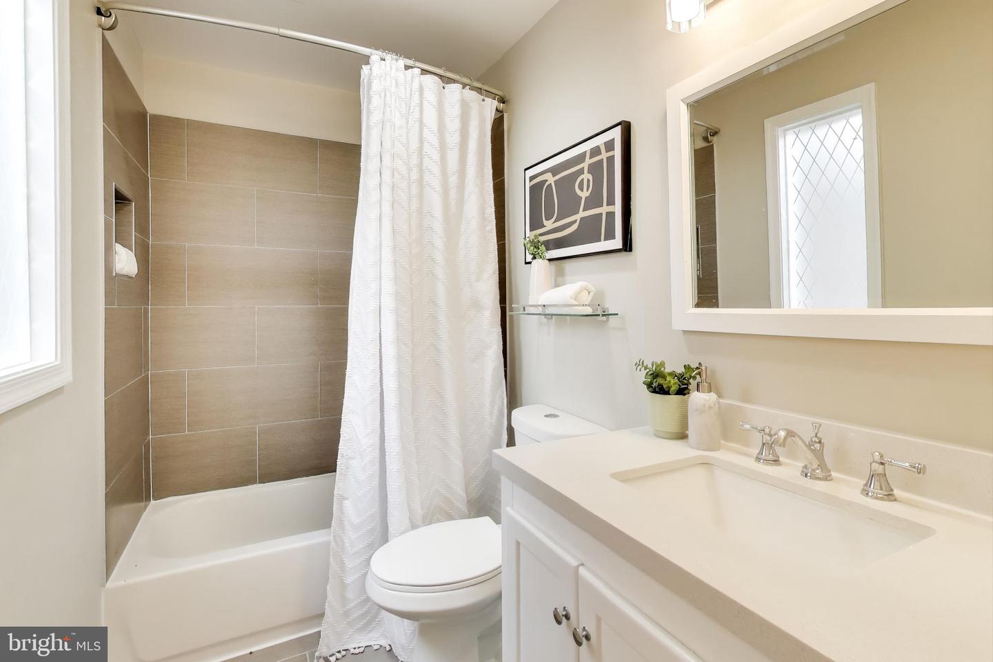 1238 LINDEN PL NE, WASHINGTON, District Of Columbia 20002, 2 Bedrooms Bedrooms, ,1 BathroomBathrooms,Residential,For sale,1238 LINDEN PL NE,DCDC2228450 MLS # DCDC2228450