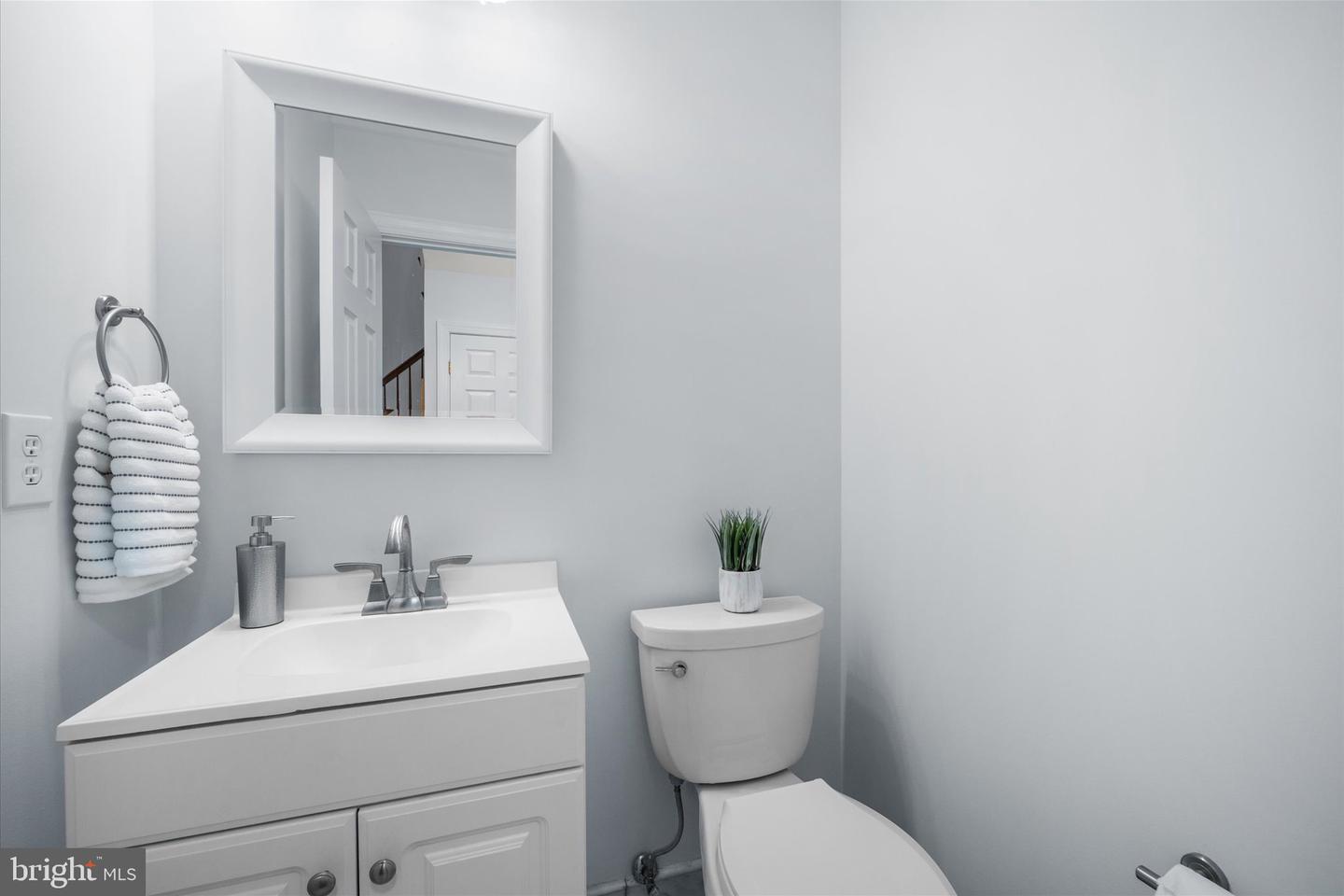 5495 ROCKPOINTE DR, CLIFTON, Virginia 20124, 6 Bedrooms Bedrooms, ,4 BathroomsBathrooms,Residential,For sale,5495 ROCKPOINTE DR,VAFX2276036 MLS # VAFX2276036 5495 ROCKPOINTE DR, CLIFTON, Virginia 20124, 6 Bedrooms Bedrooms, ,4 BathroomsBathrooms,Residential,For sale,5495 ROCKPOINTE DR,VAFX2276036 MLS # VAFX2276036