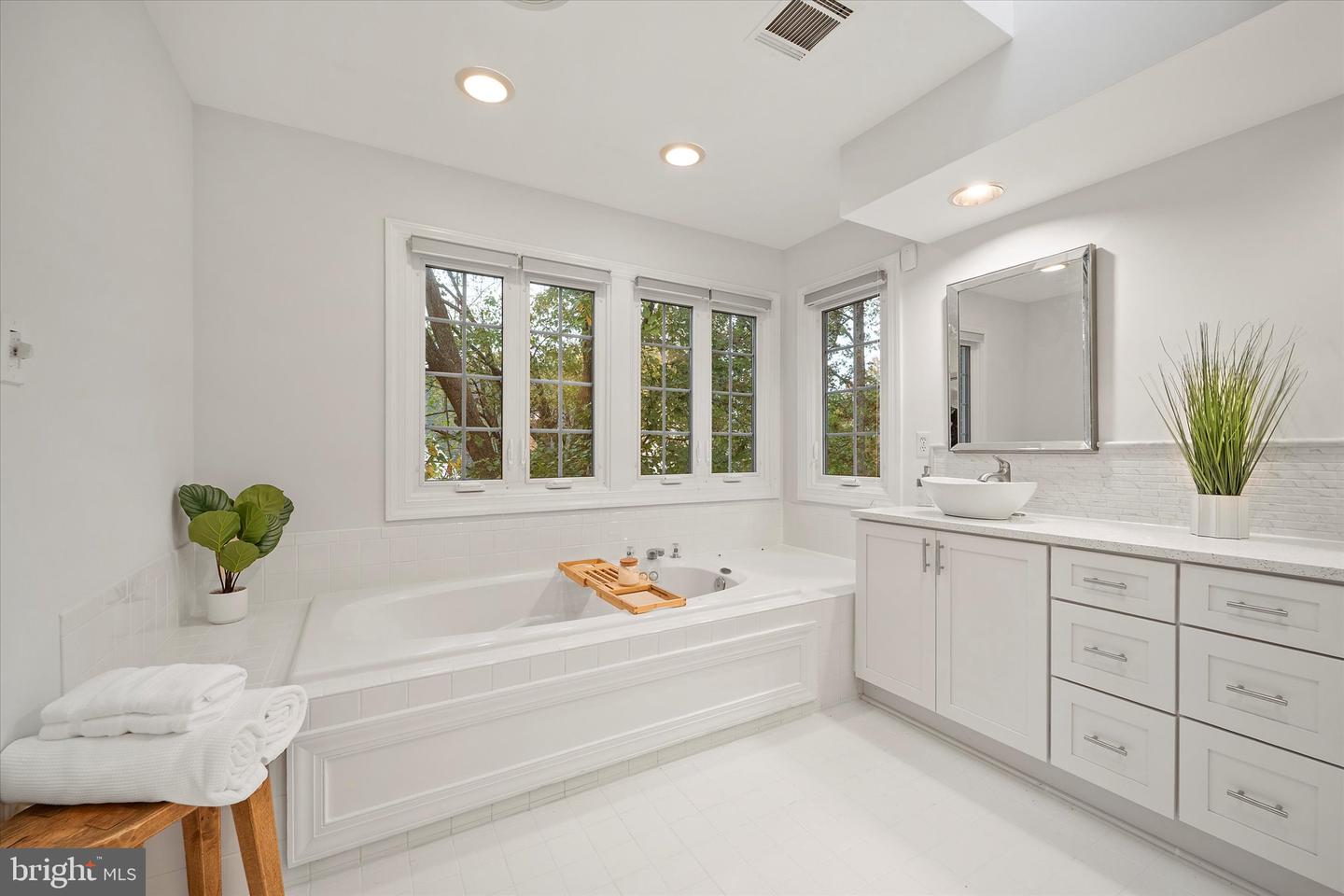 5495 ROCKPOINTE DR, CLIFTON, Virginia 20124, 6 Bedrooms Bedrooms, ,4 BathroomsBathrooms,Residential,For sale,5495 ROCKPOINTE DR,VAFX2276036 MLS # VAFX2276036 5495 ROCKPOINTE DR, CLIFTON, Virginia 20124, 6 Bedrooms Bedrooms, ,4 BathroomsBathrooms,Residential,For sale,5495 ROCKPOINTE DR,VAFX2276036 MLS # VAFX2276036