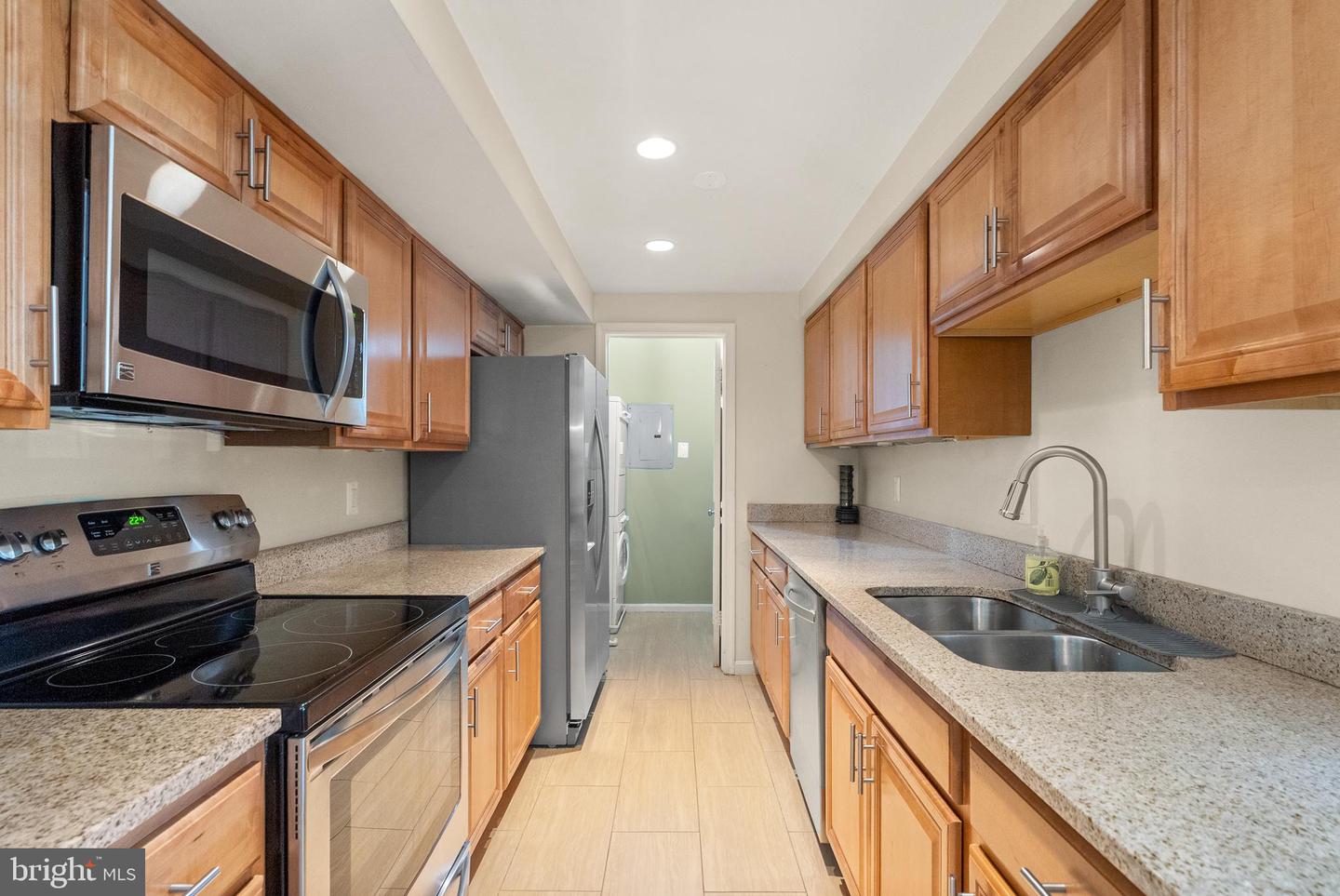 6905-B KEYSER WAY, ALEXANDRIA, Virginia 22310, 2 Bedrooms Bedrooms, ,2 BathroomsBathrooms,Residential,For sale,6905-B KEYSER WAY,VAFX2276352 MLS # VAFX2276352